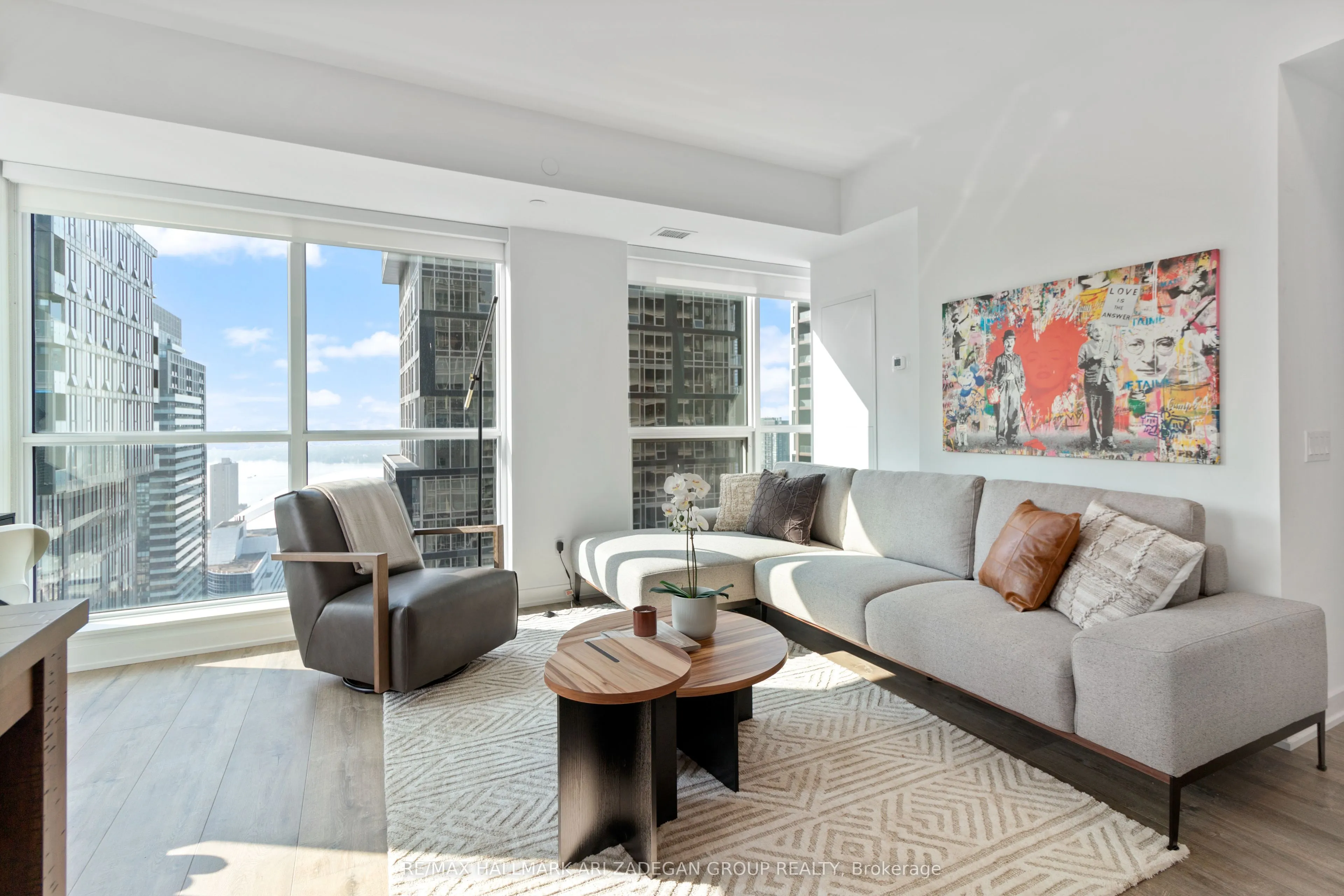 327 King Street W, #4003