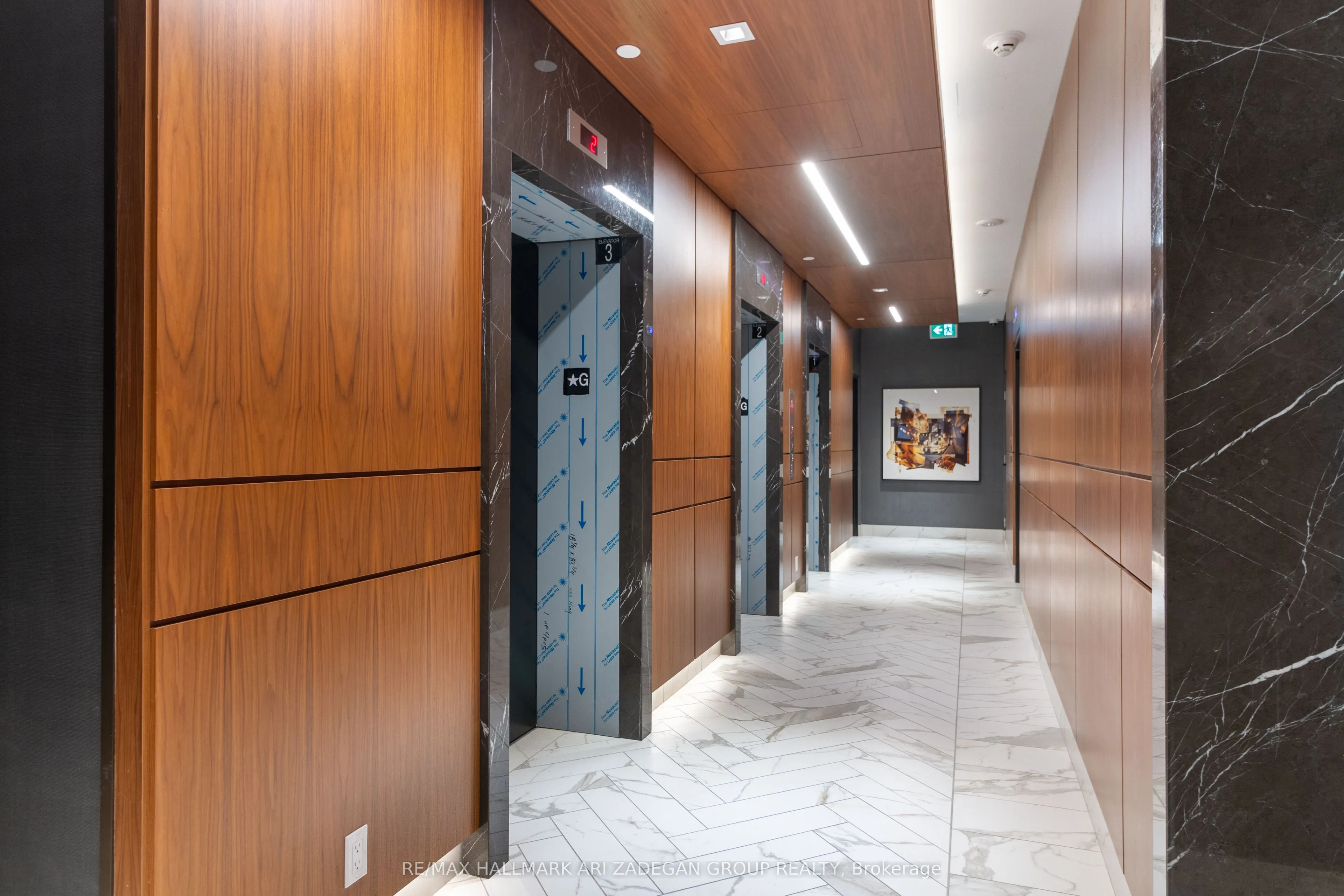 327 King Street W, #4003