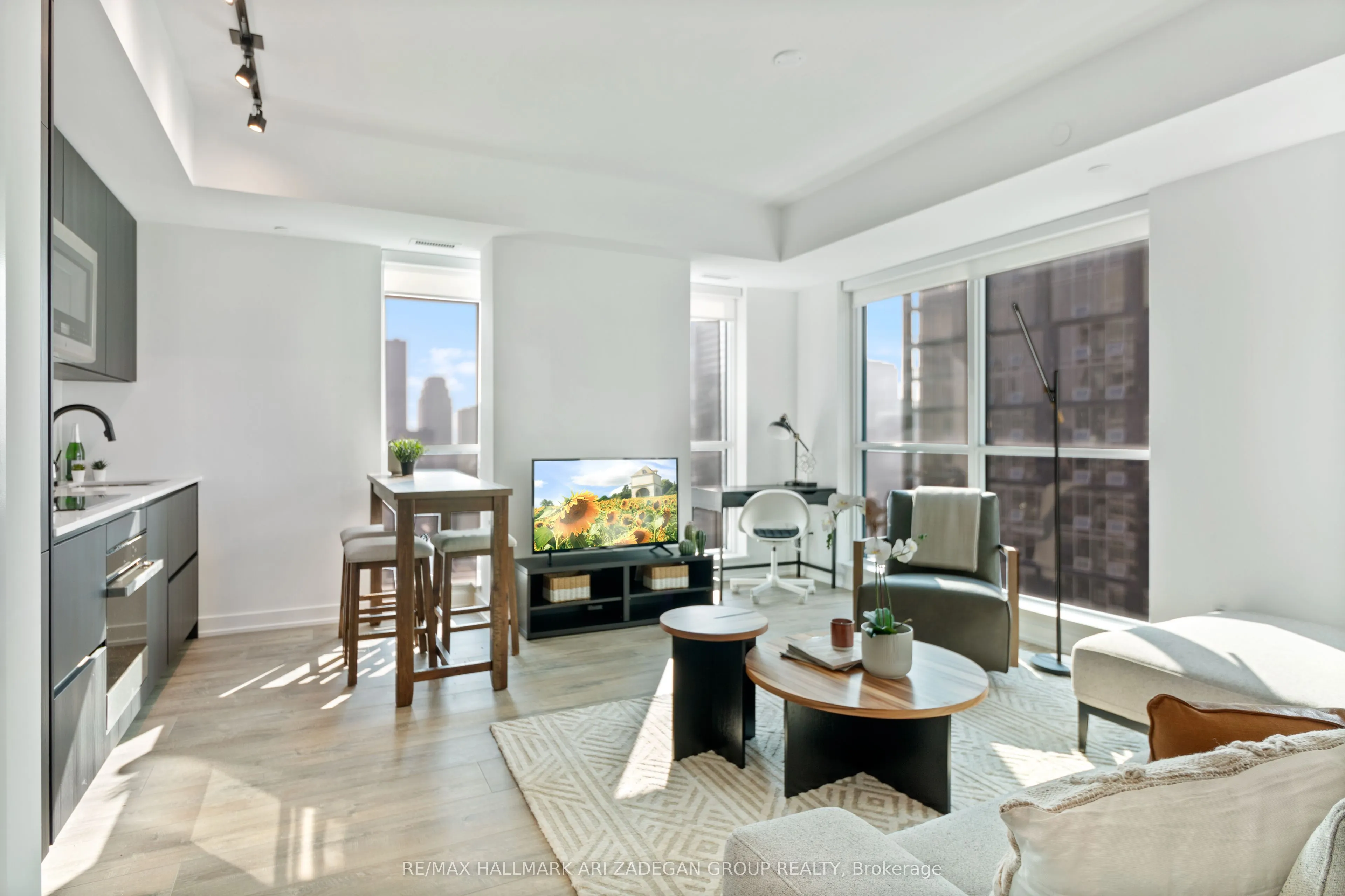 327 King Street W, #4003