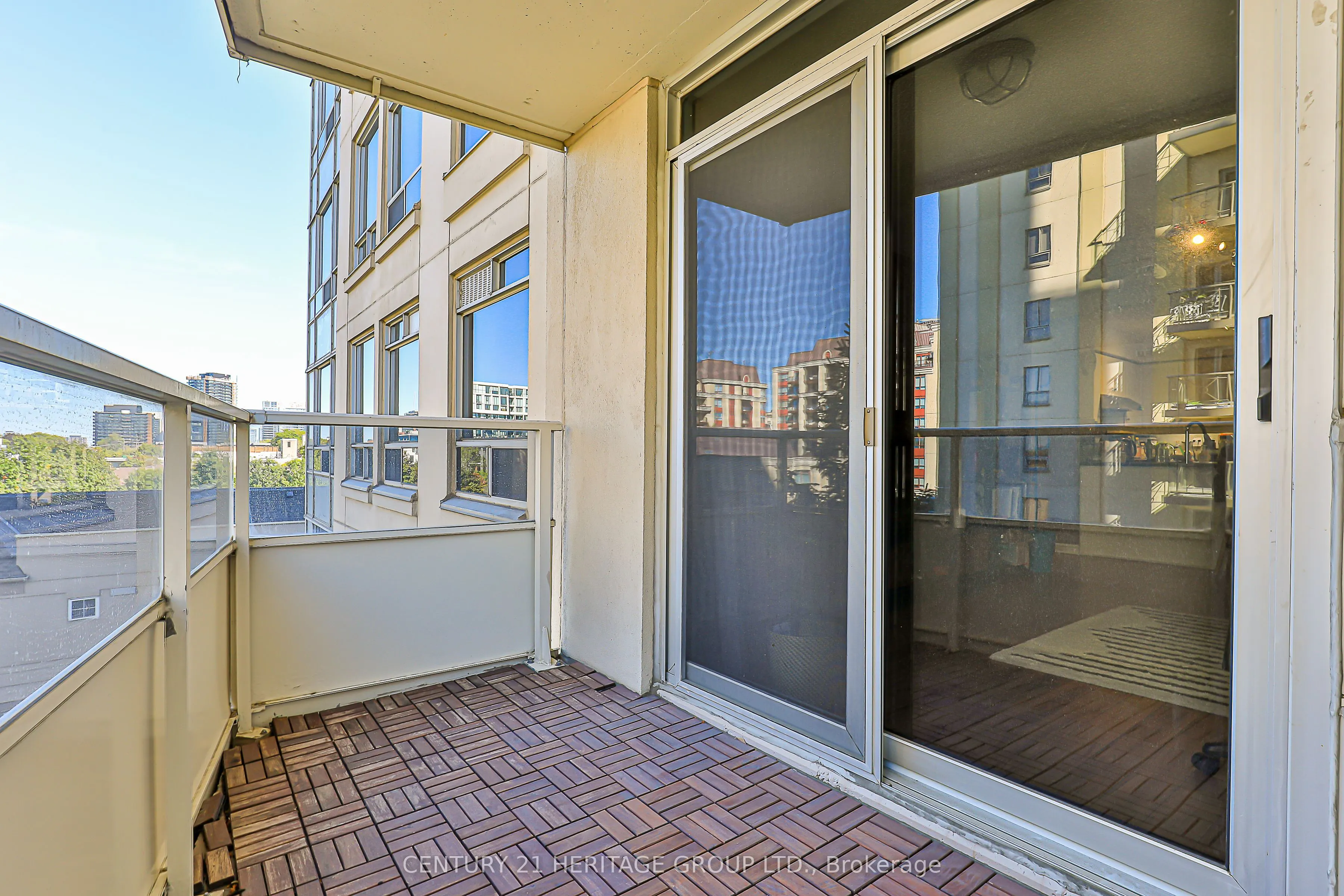 8 Rean Drive, #404