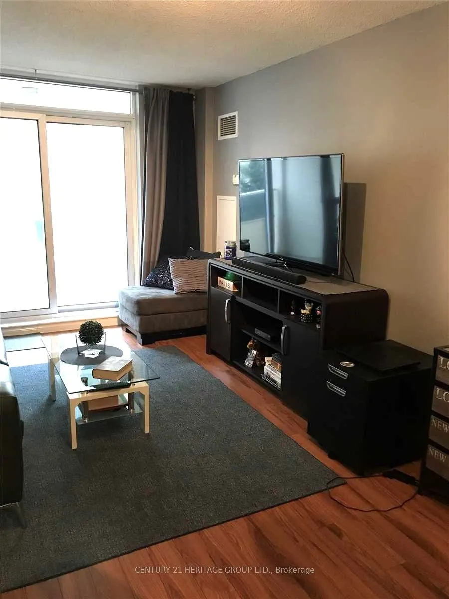 8 Rean Drive, #404