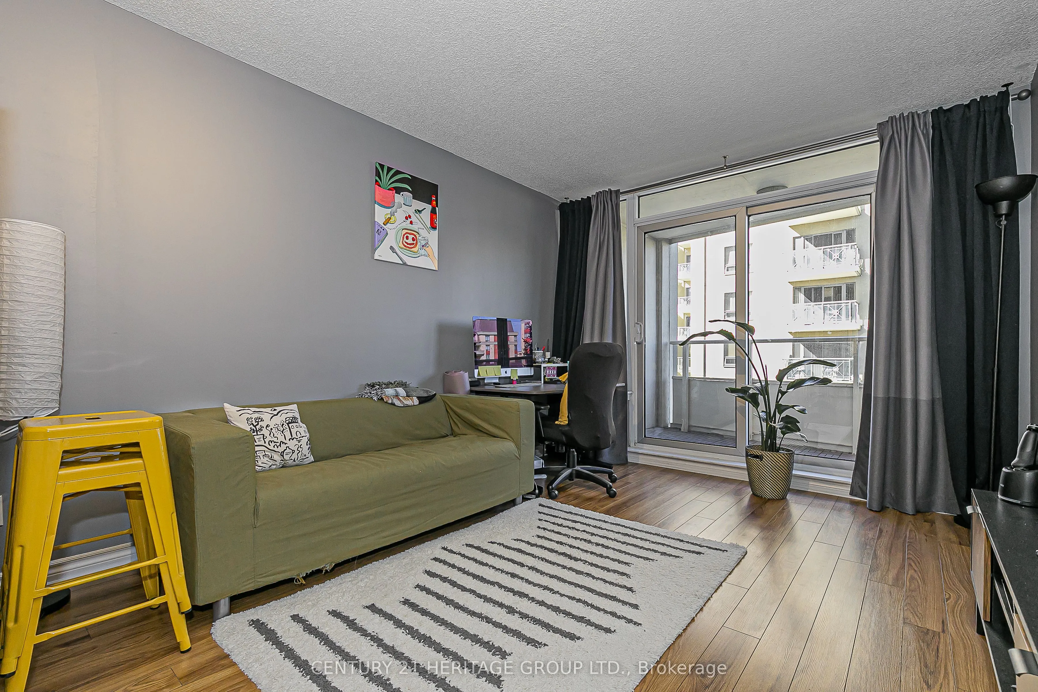 8 Rean Drive, #404