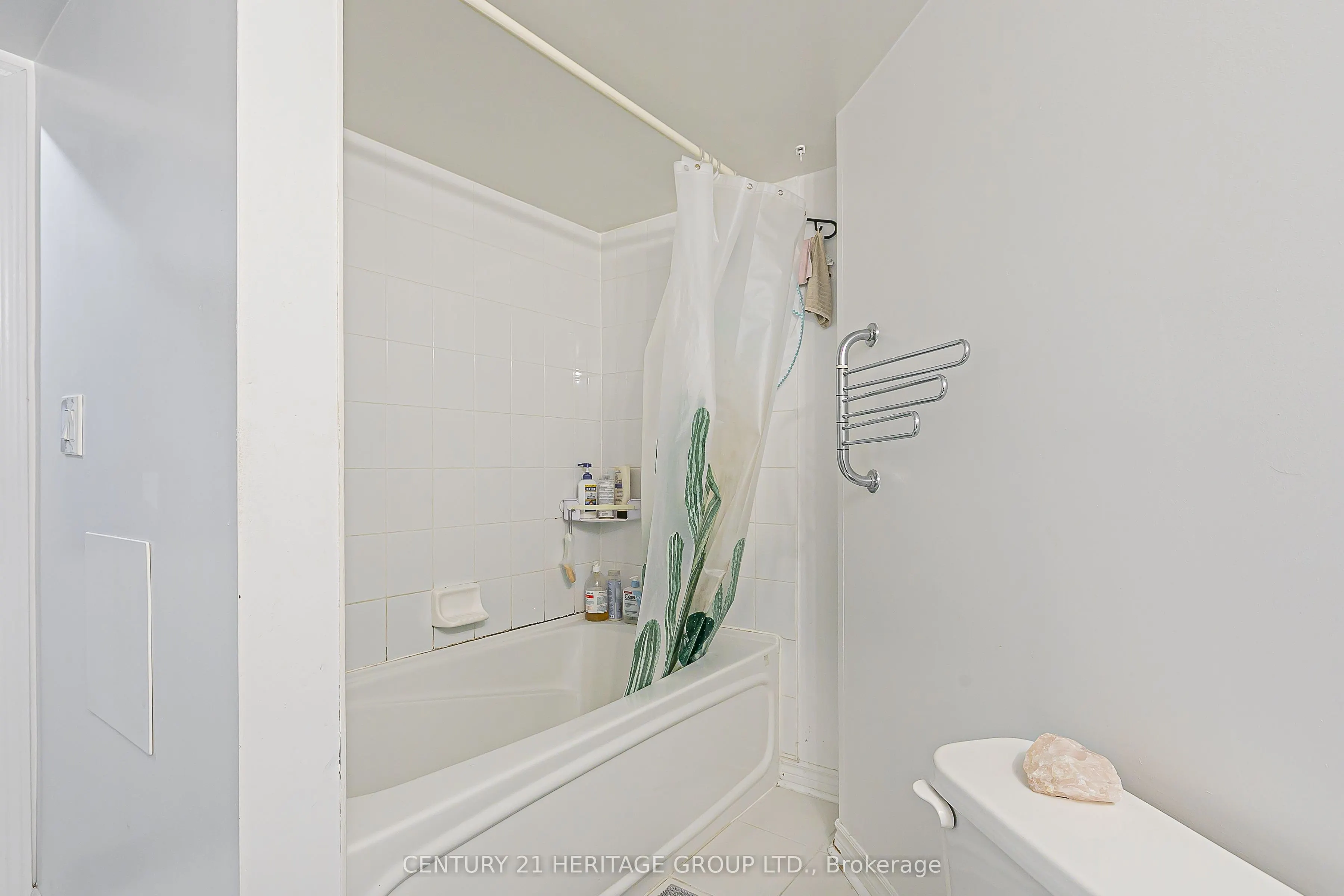 8 Rean Drive, #404