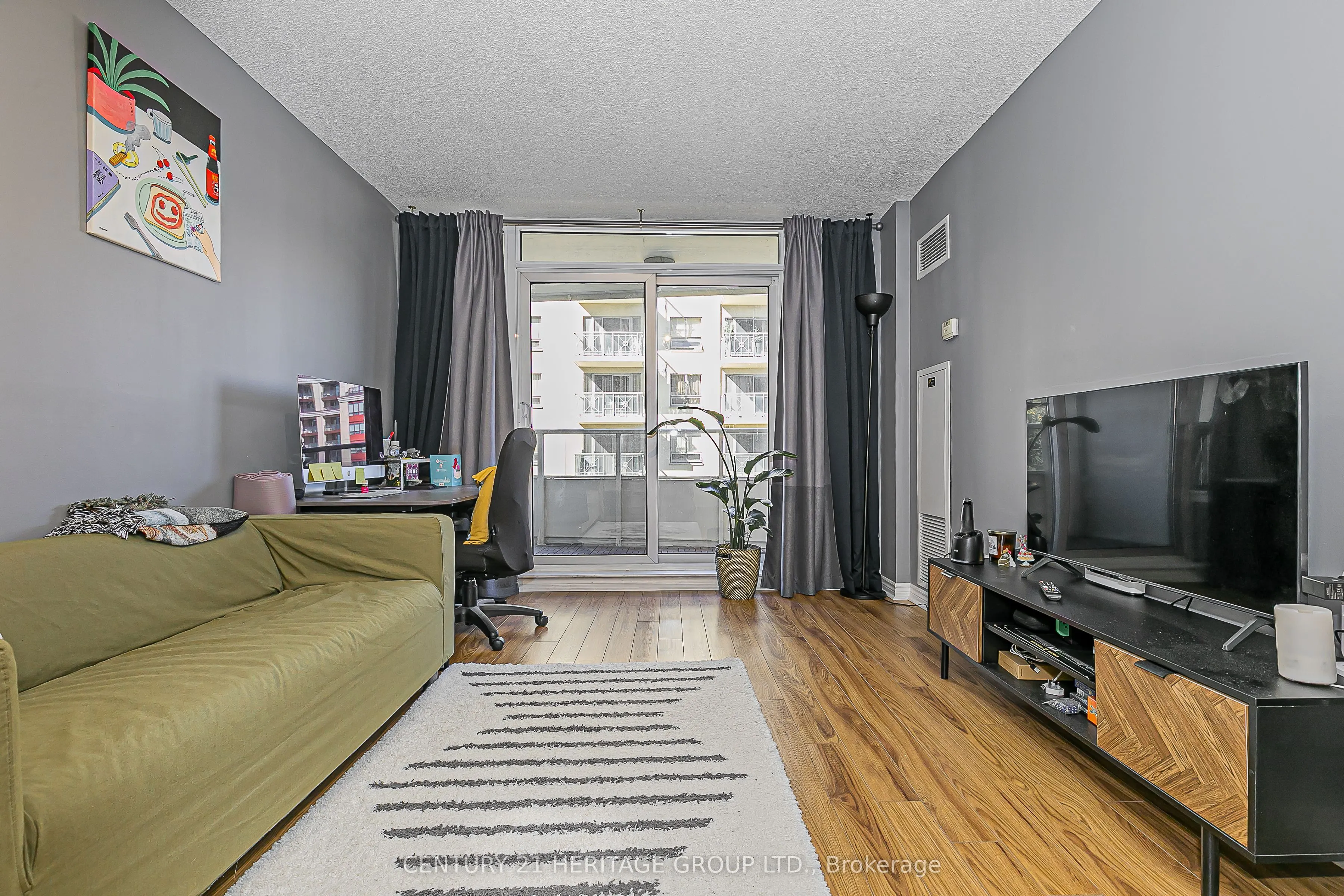 8 Rean Drive, #404