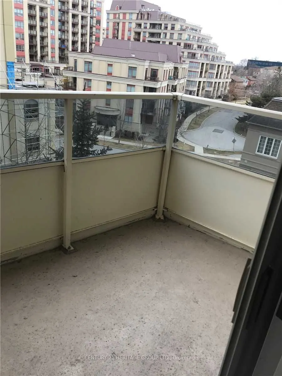 8 Rean Drive, #404