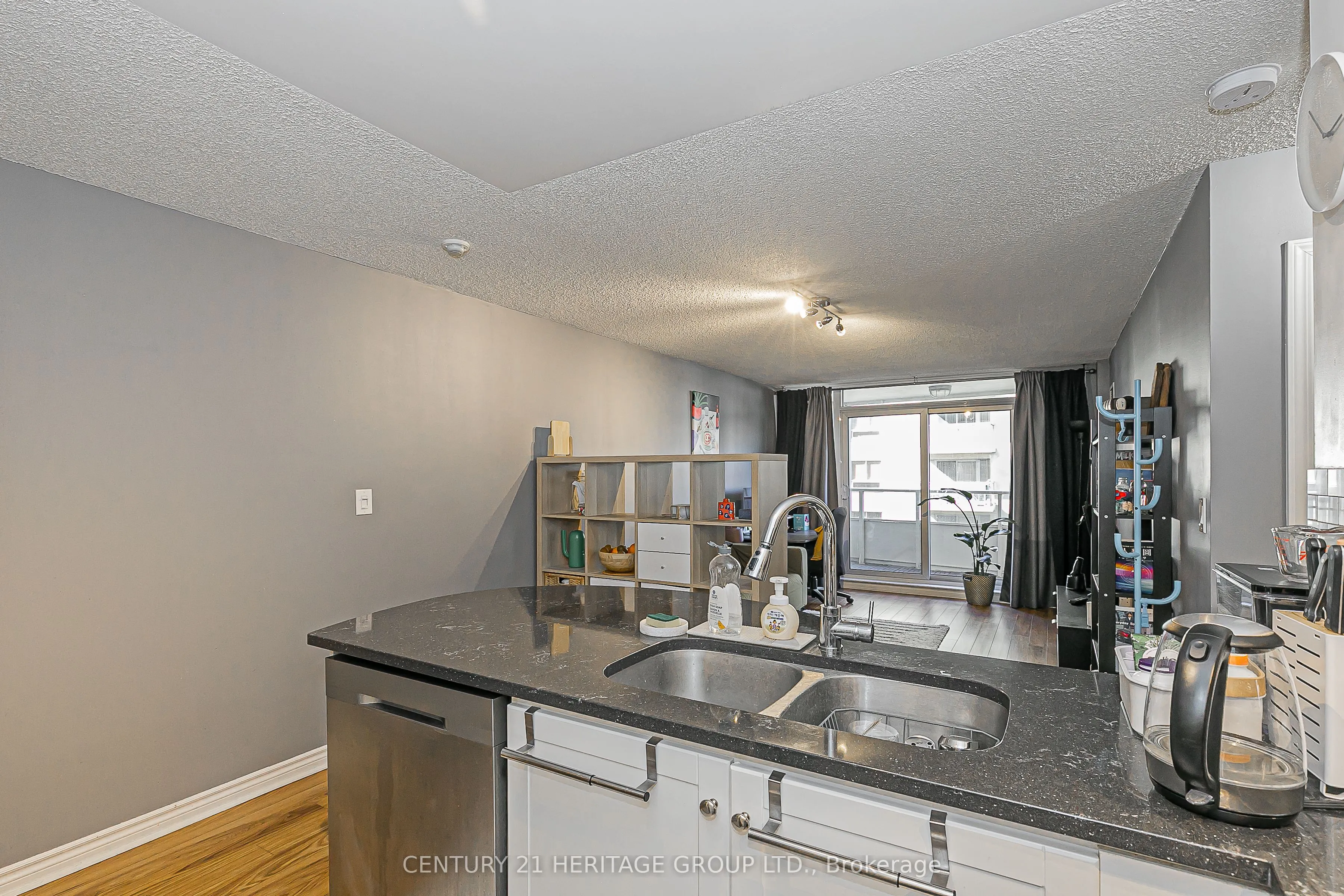 8 Rean Drive, #404