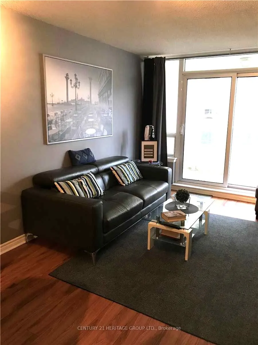 8 Rean Drive, #404