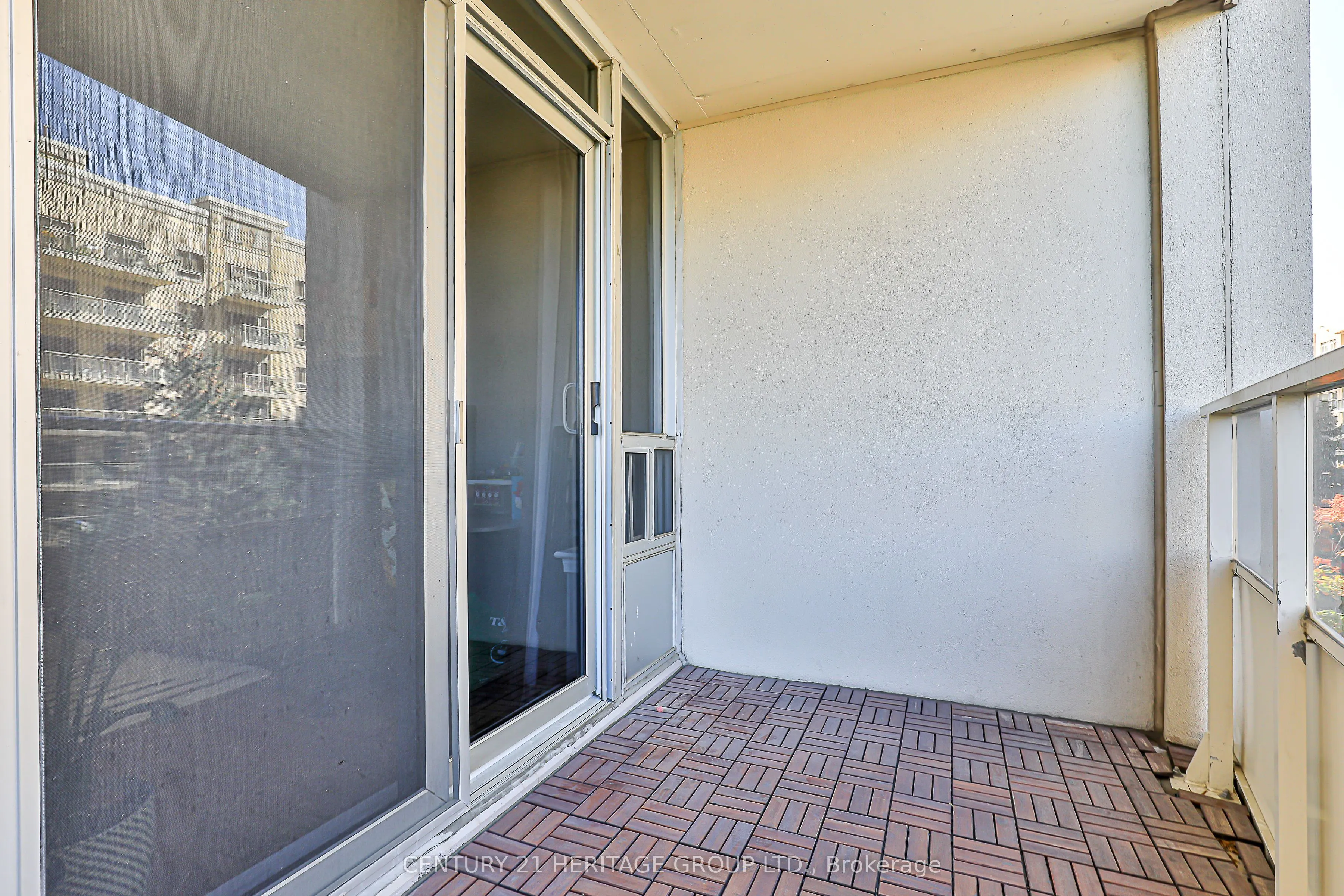 8 Rean Drive, #404