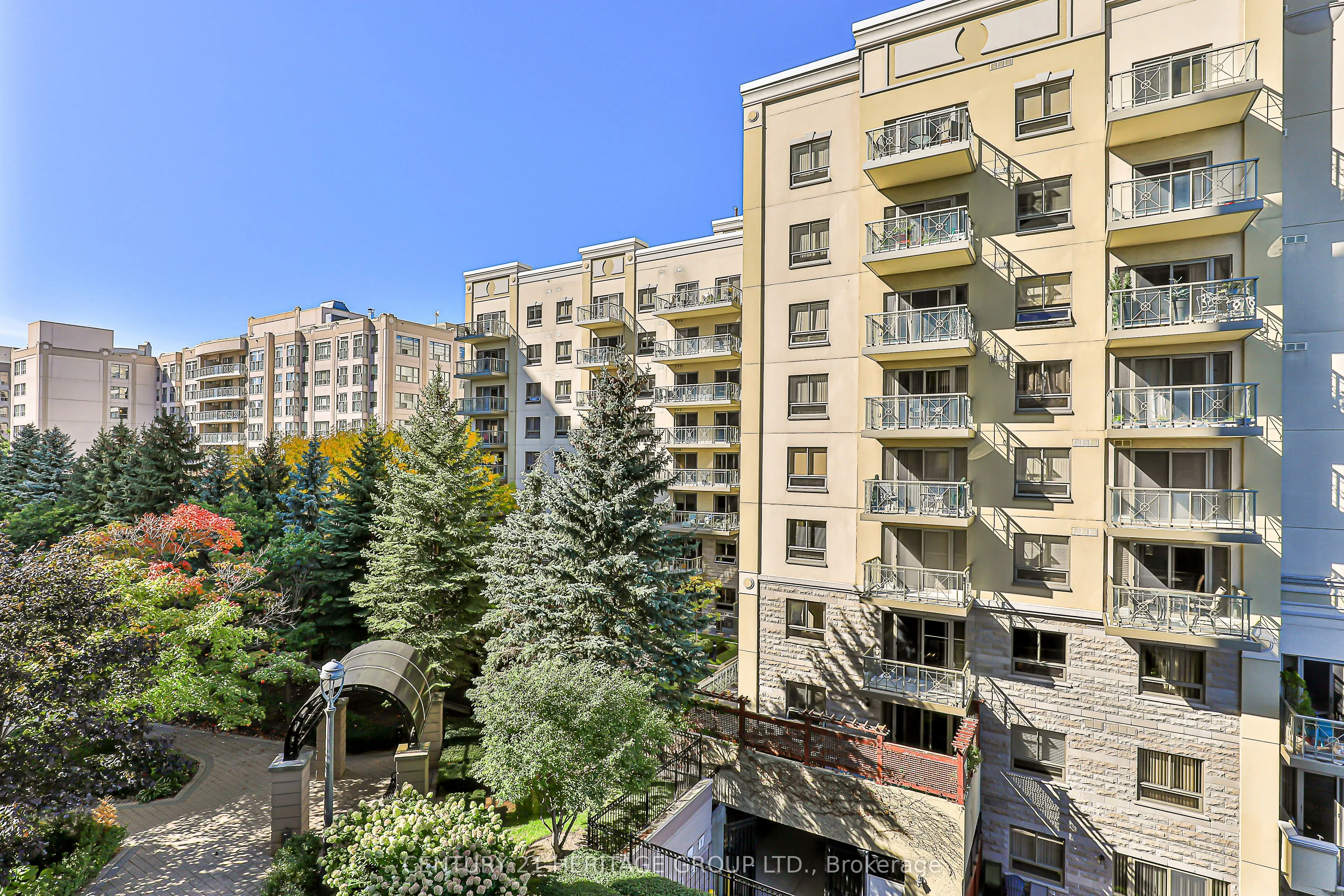 8 Rean Drive, #404