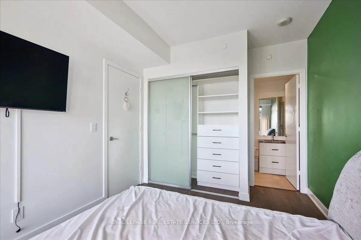 501 St Clair Avenue W, #905