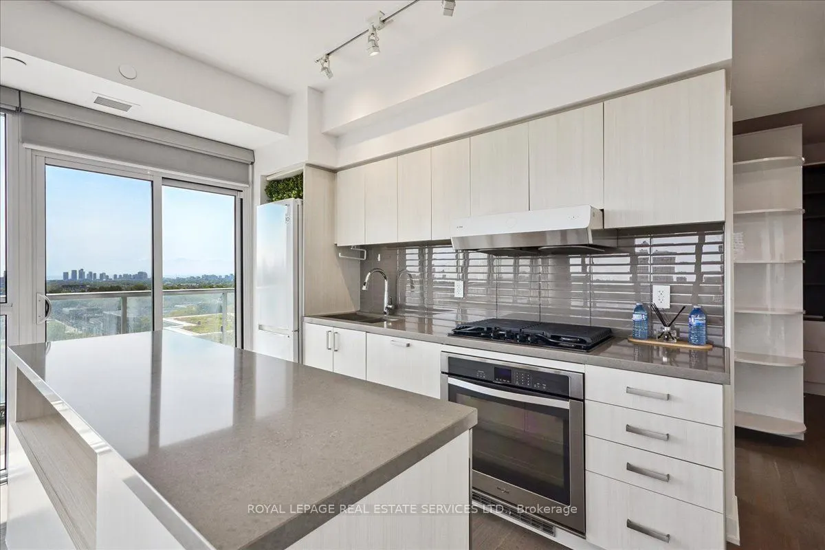 501 St Clair Avenue W, #905
