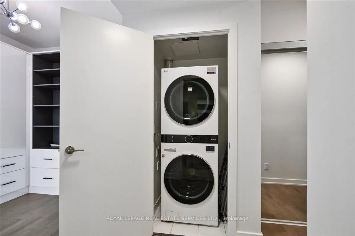 501 St Clair Avenue W, #905