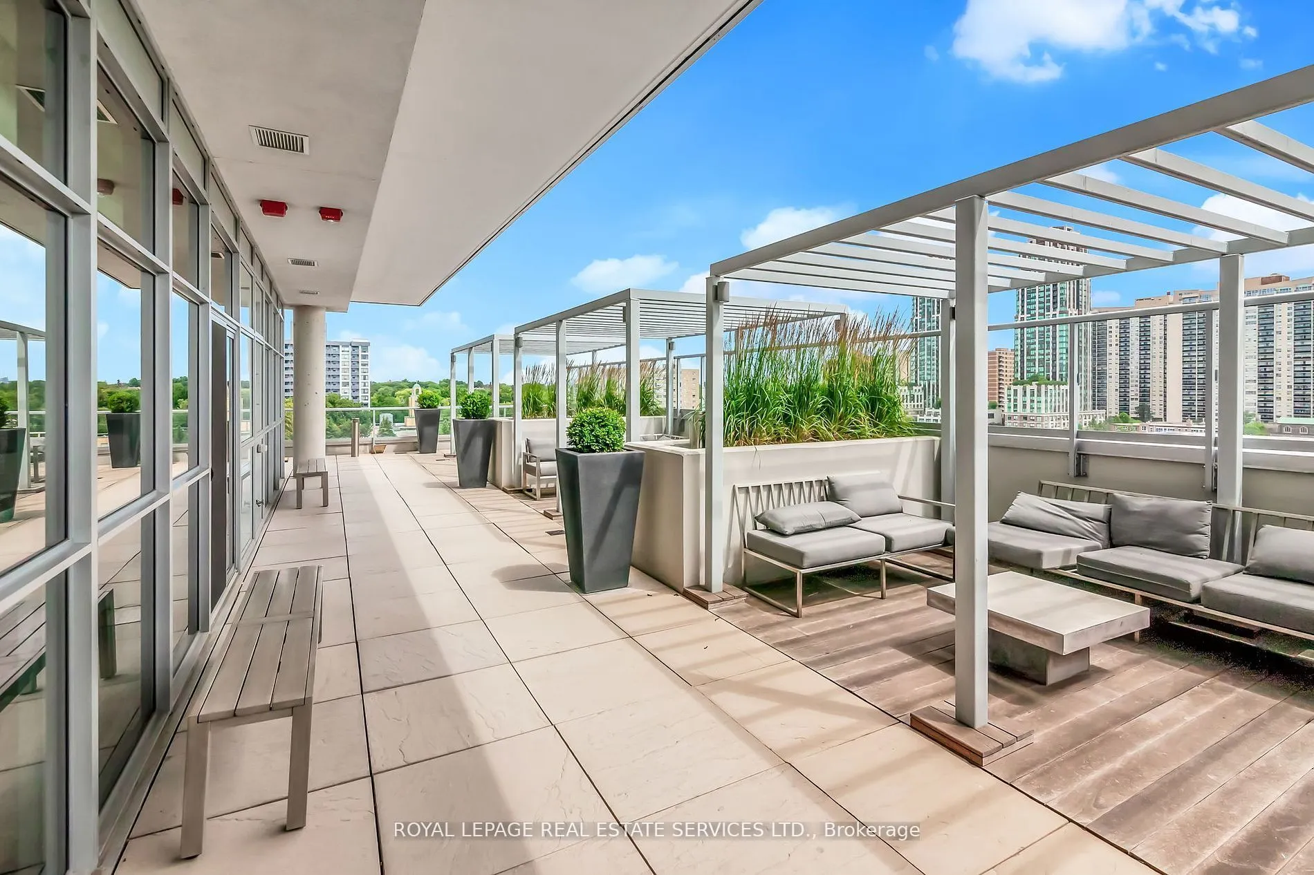 501 St Clair Avenue W, #905