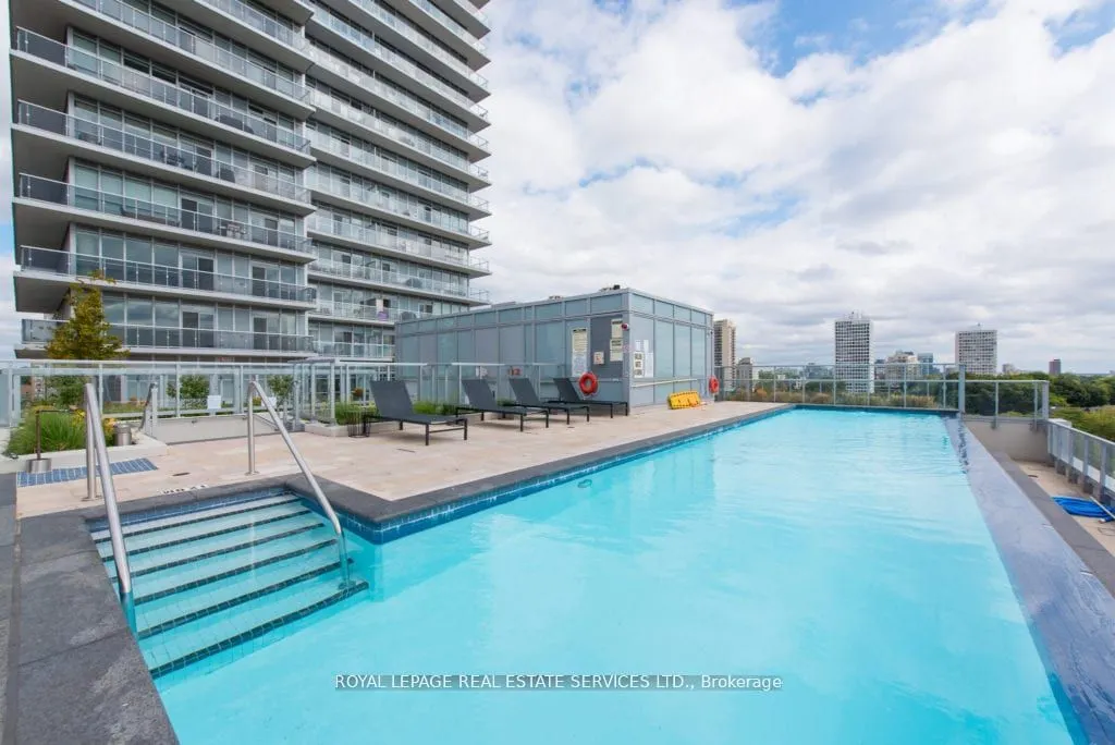 501 St Clair Avenue W, #905