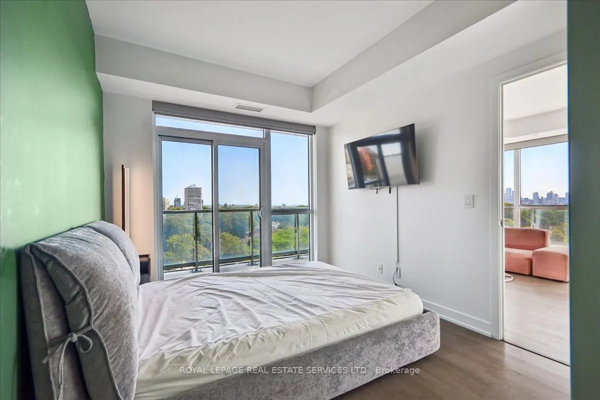501 St Clair Avenue W, #905