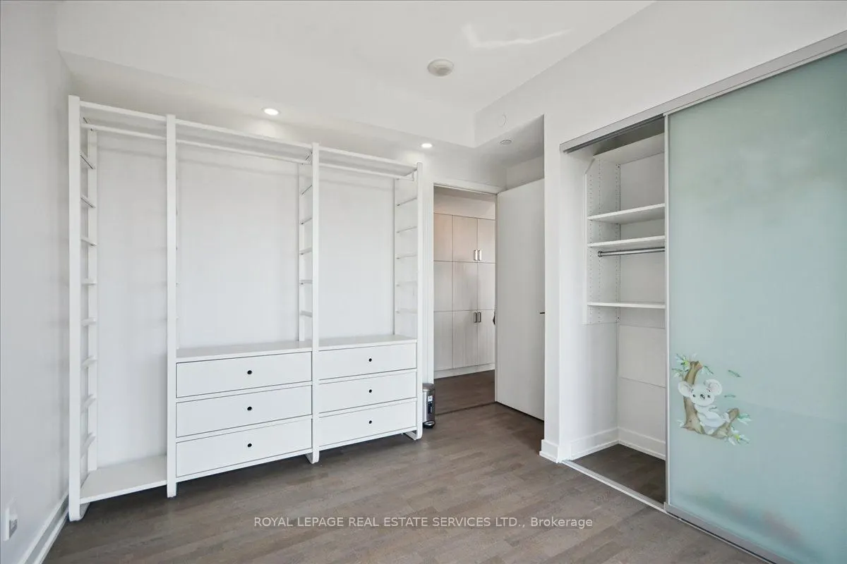 501 St Clair Avenue W, #905