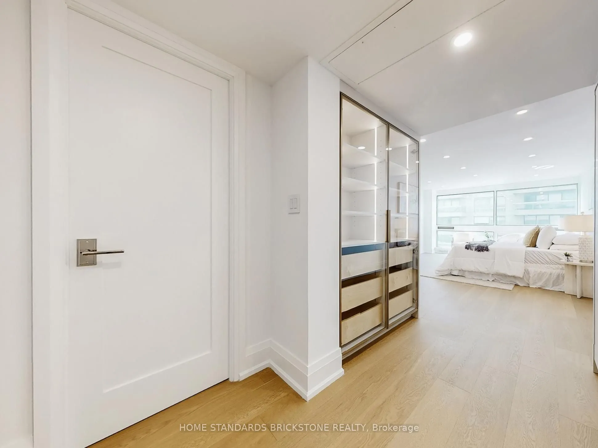 61 St Clair Avenue W, #1102