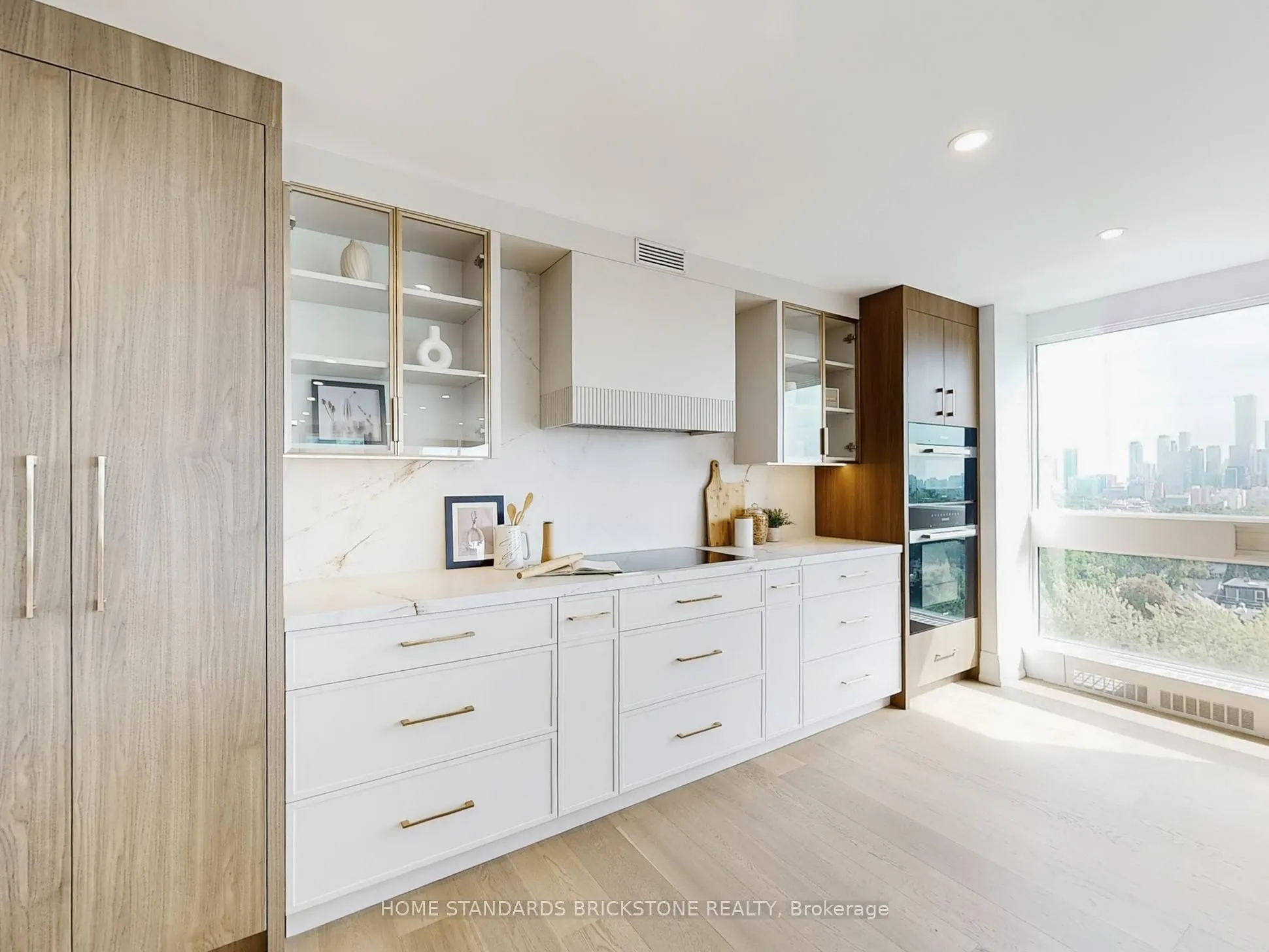 61 St Clair Avenue W, #1102