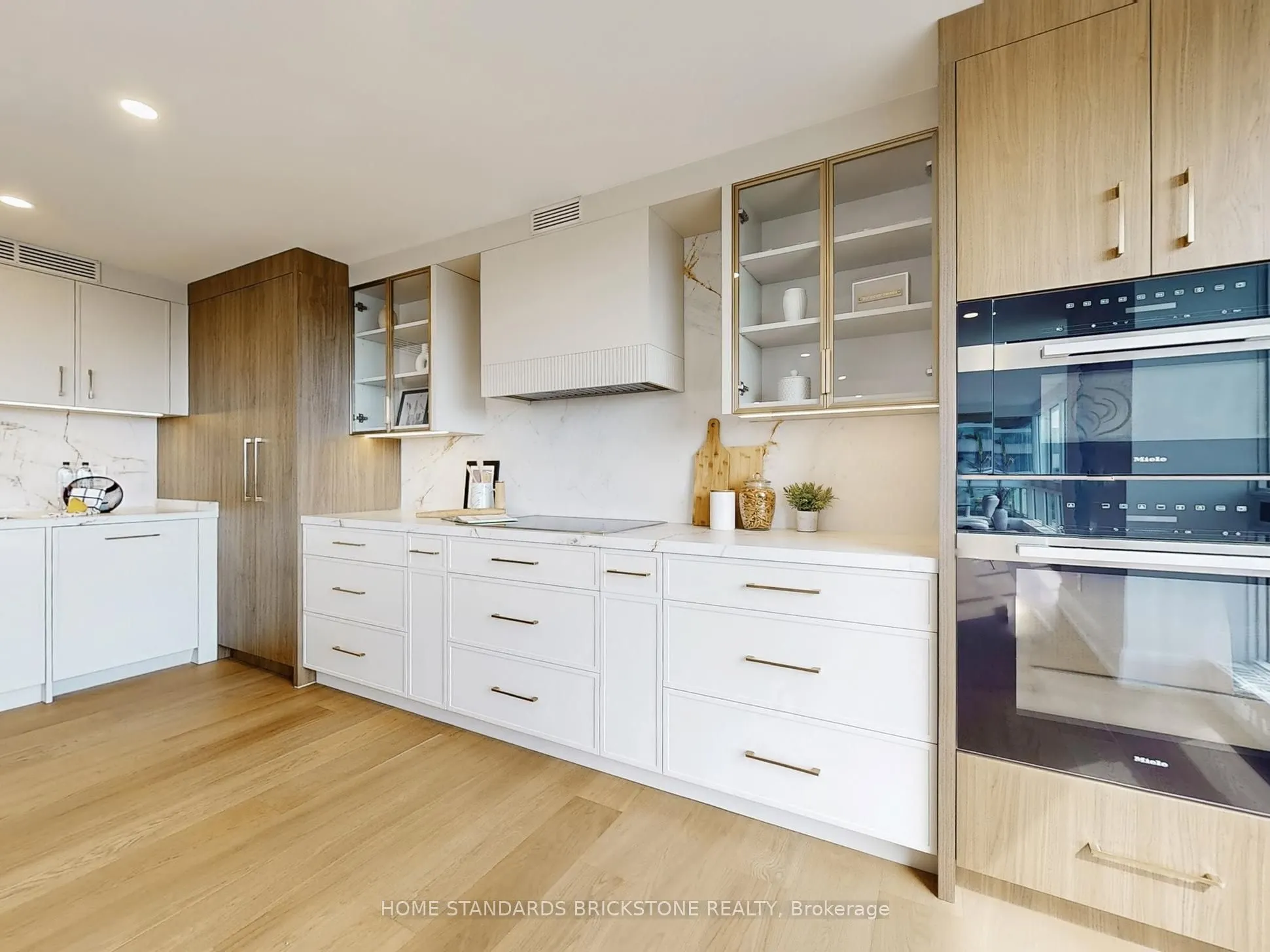 61 St Clair Avenue W, #1102
