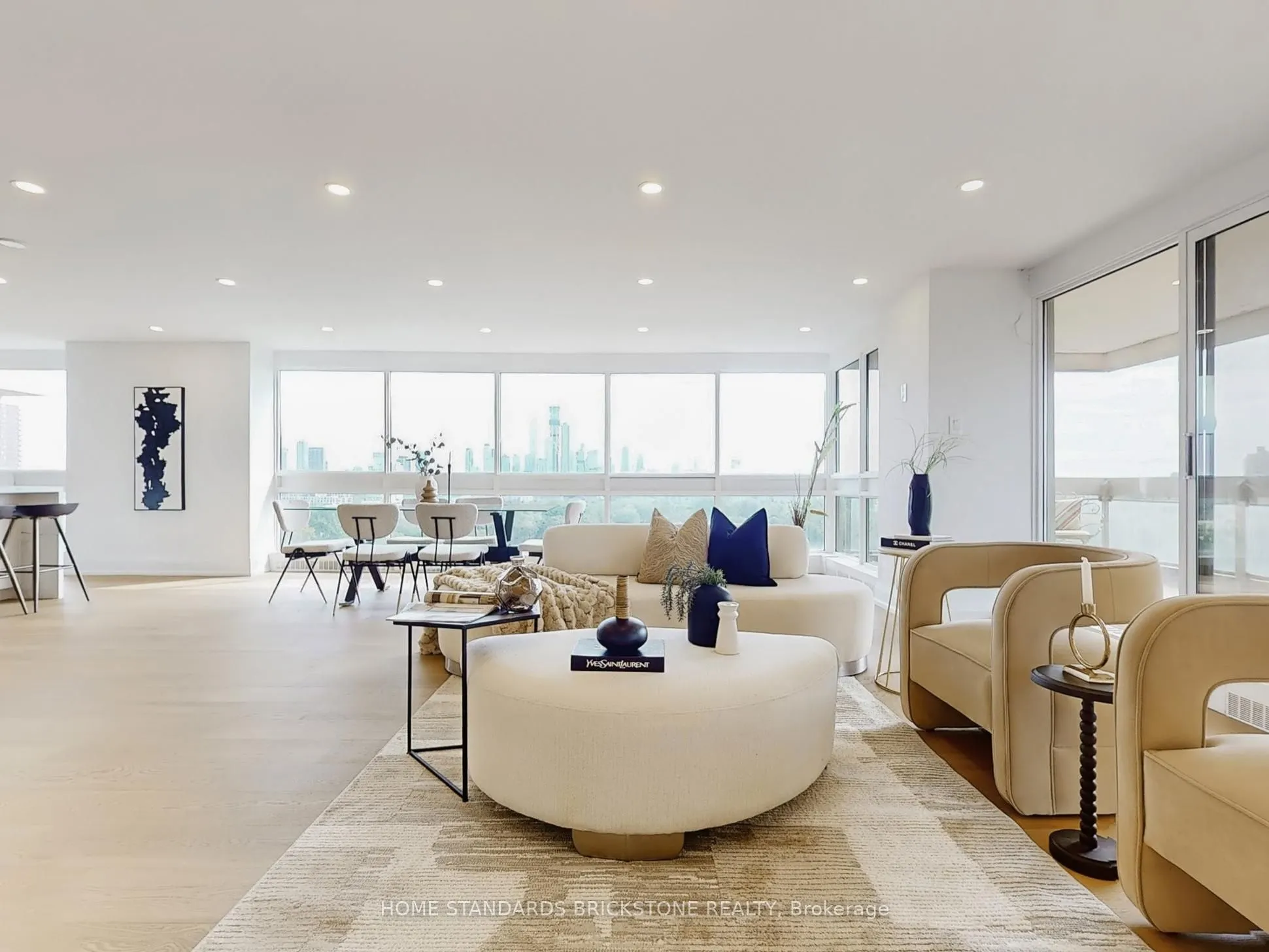 61 St Clair Avenue W, #1102