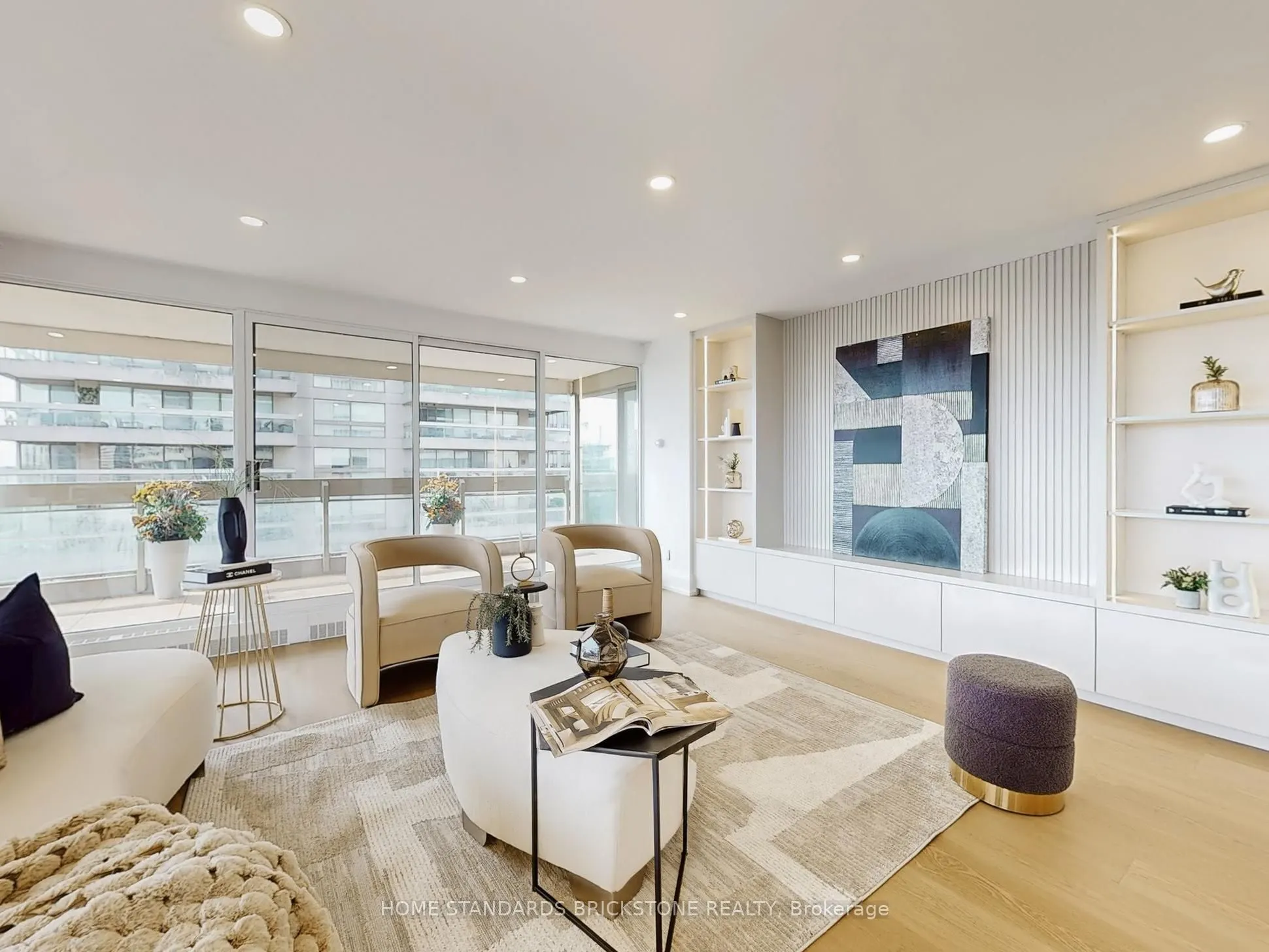 61 St Clair Avenue W, #1102