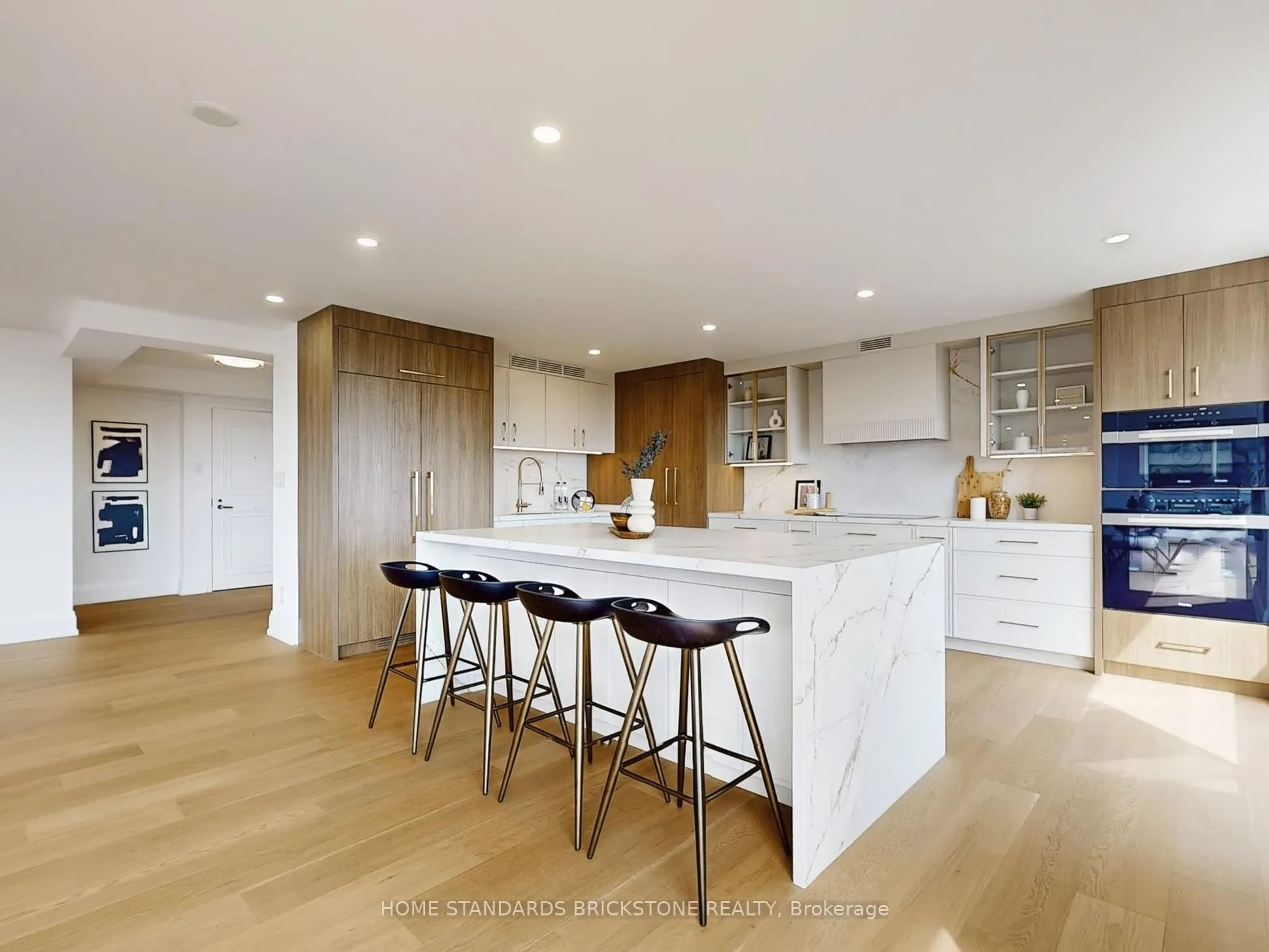 61 St Clair Avenue W, #1102
