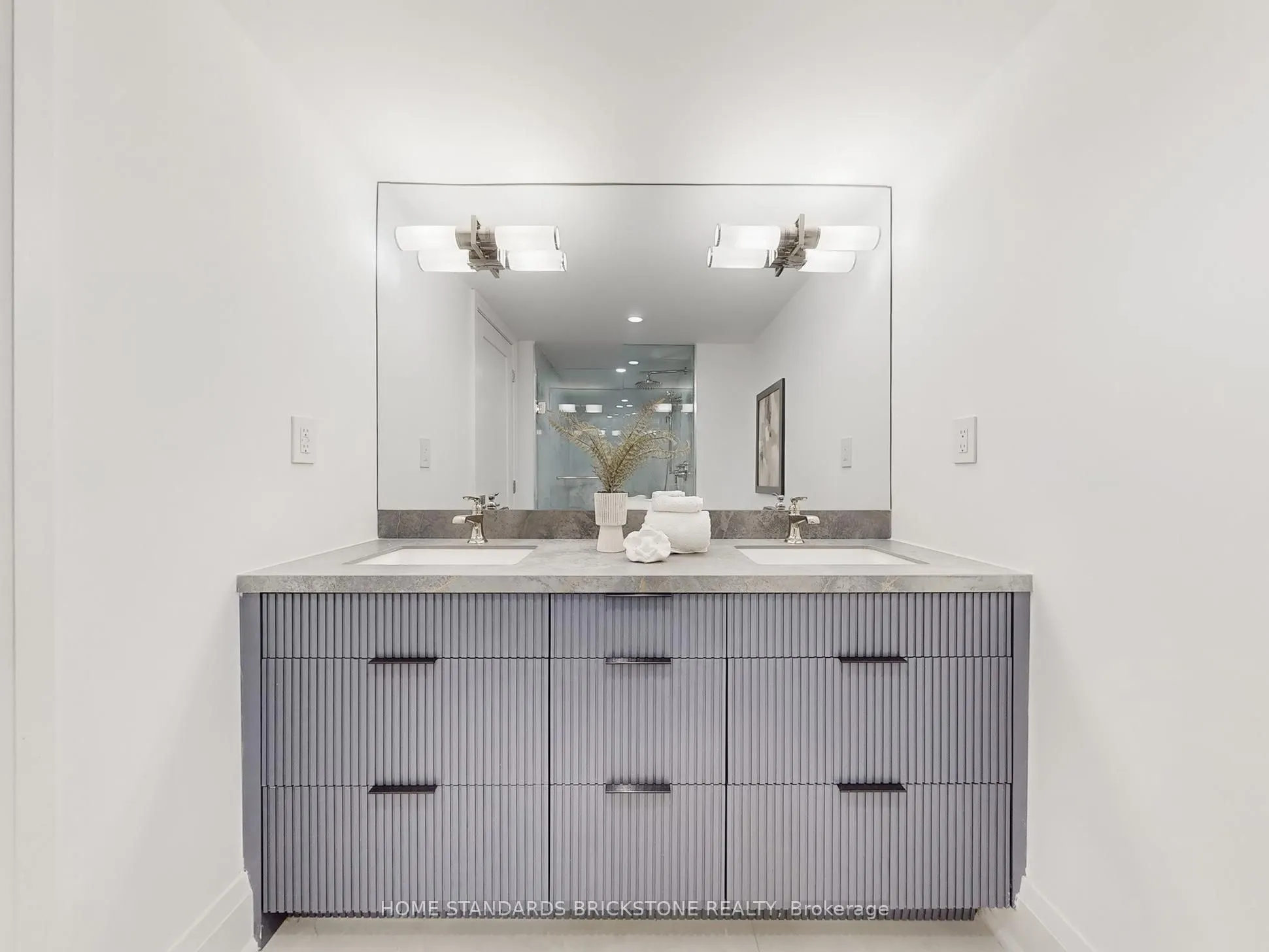 61 St Clair Avenue W, #1102