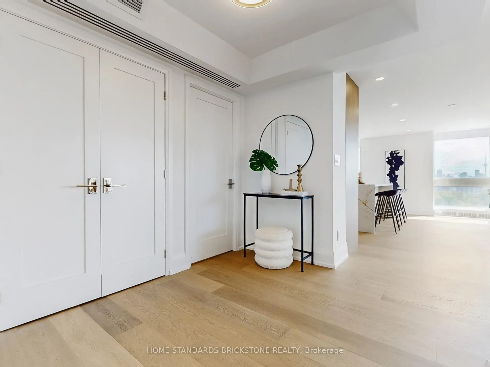 61 St Clair Avenue W, #1102