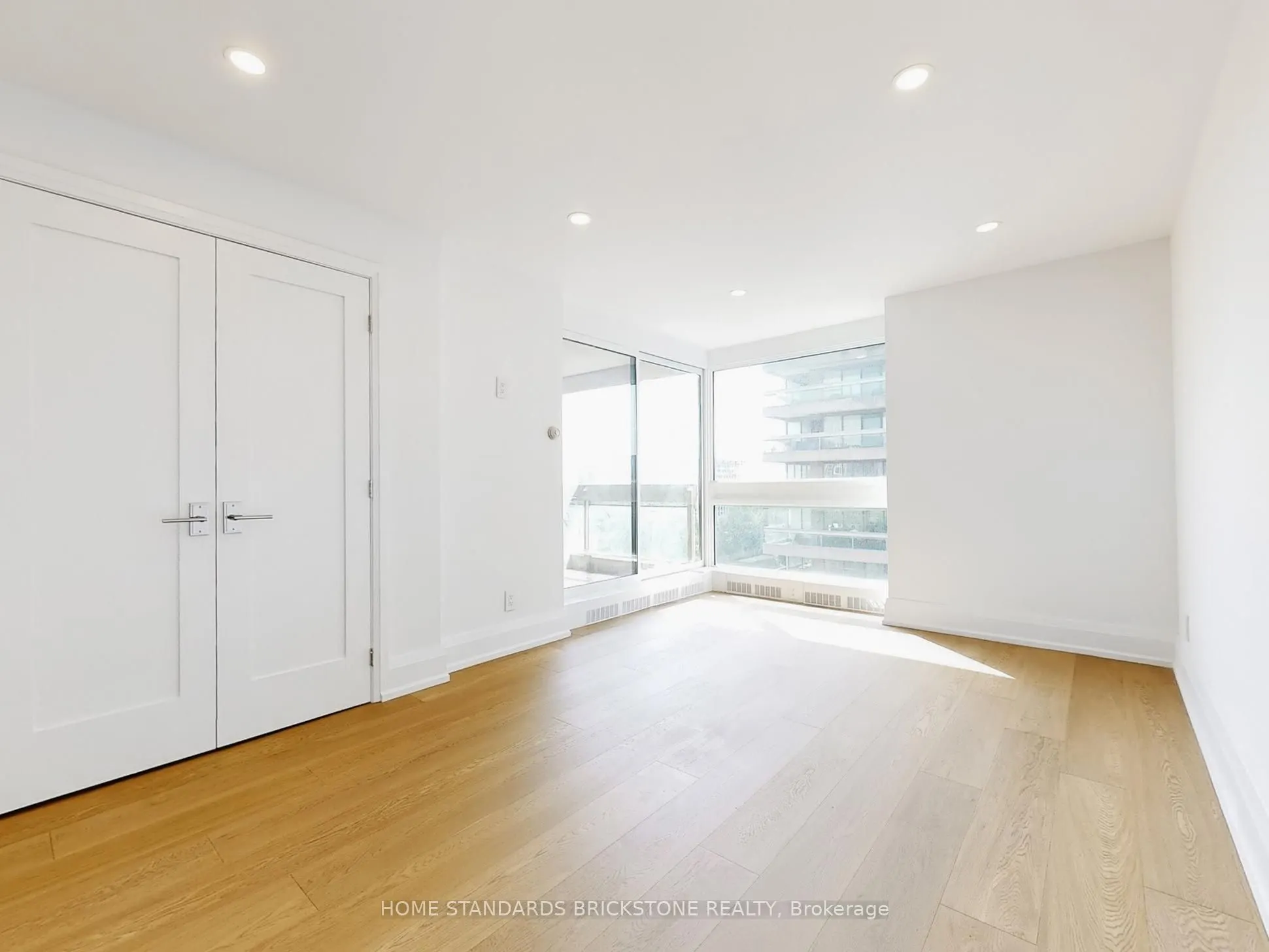 61 St Clair Avenue W, #1102