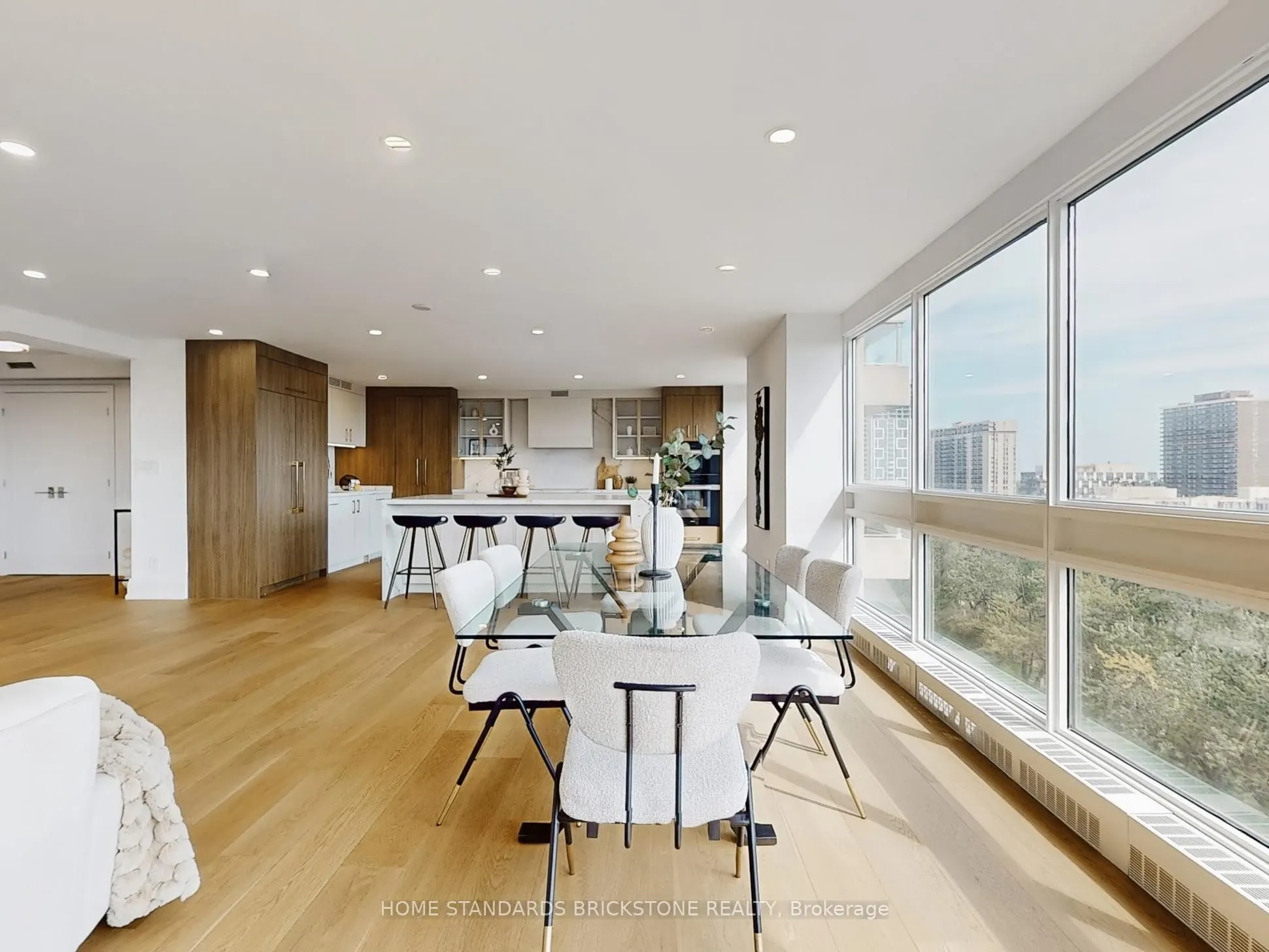 61 St Clair Avenue W, #1102