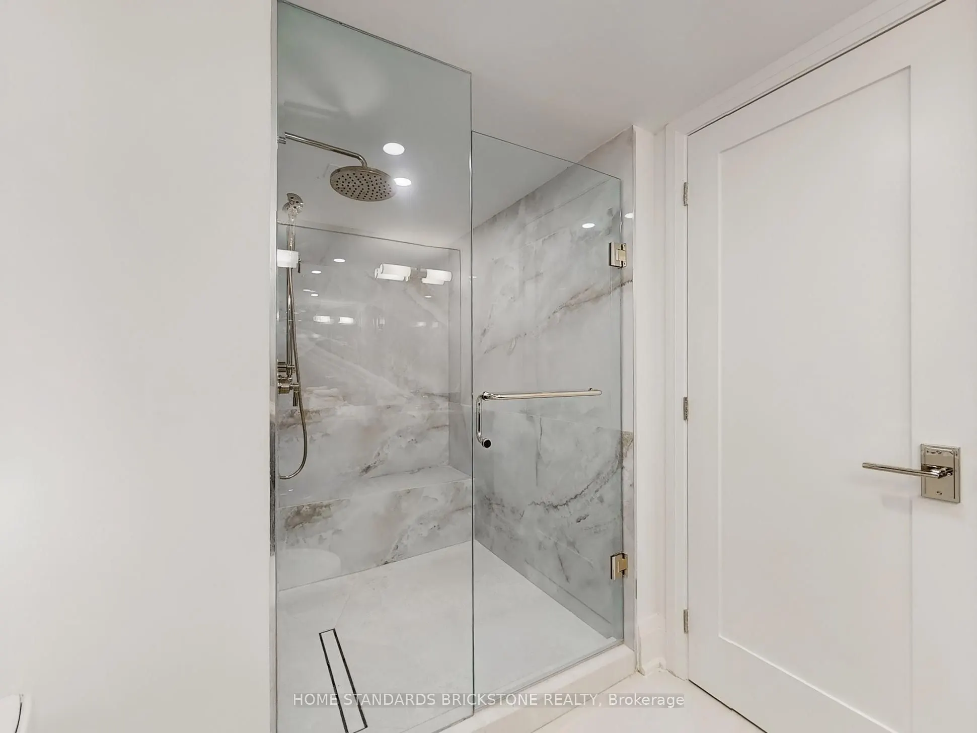 61 St Clair Avenue W, #1102