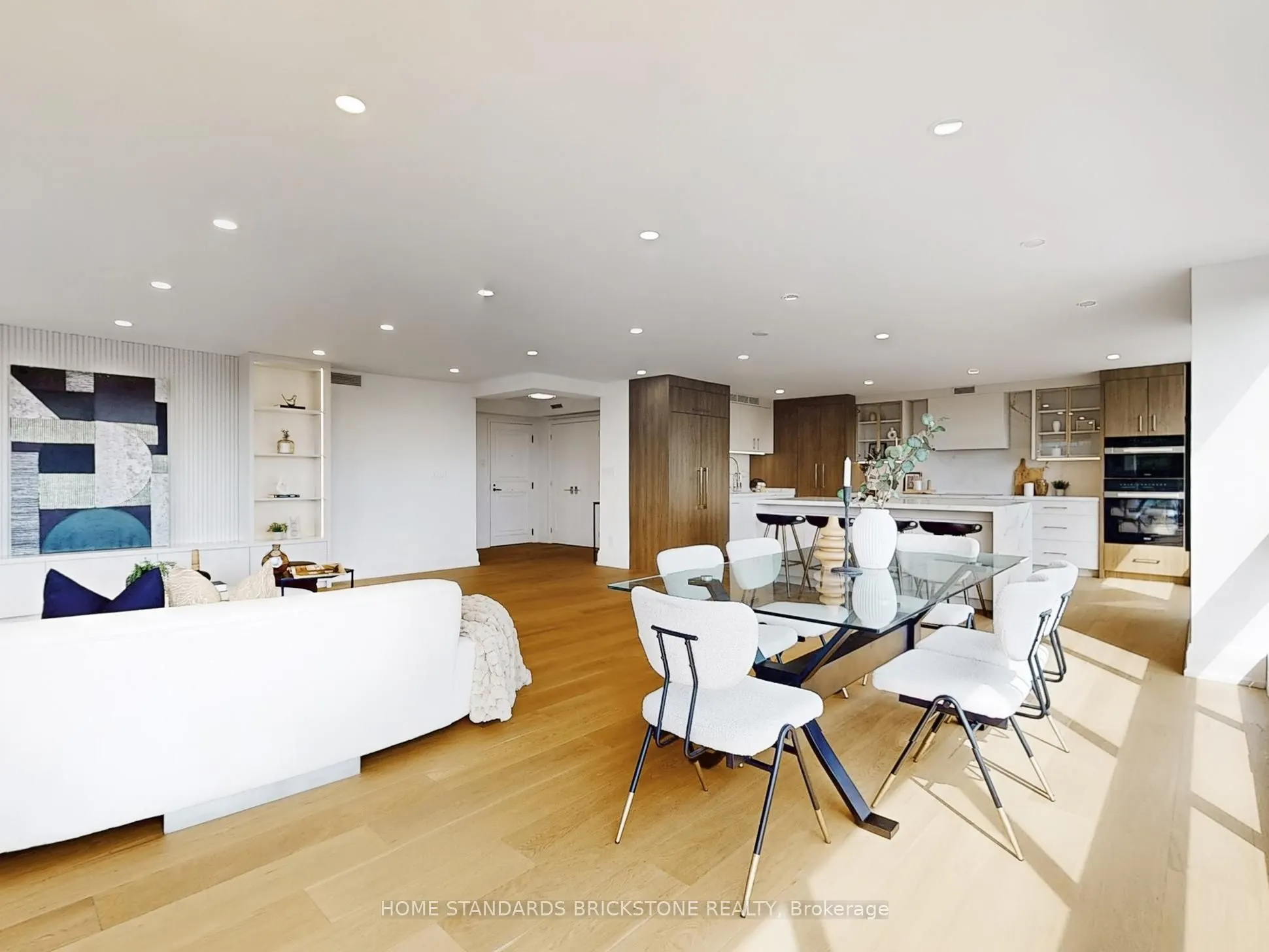 61 St Clair Avenue W, #1102