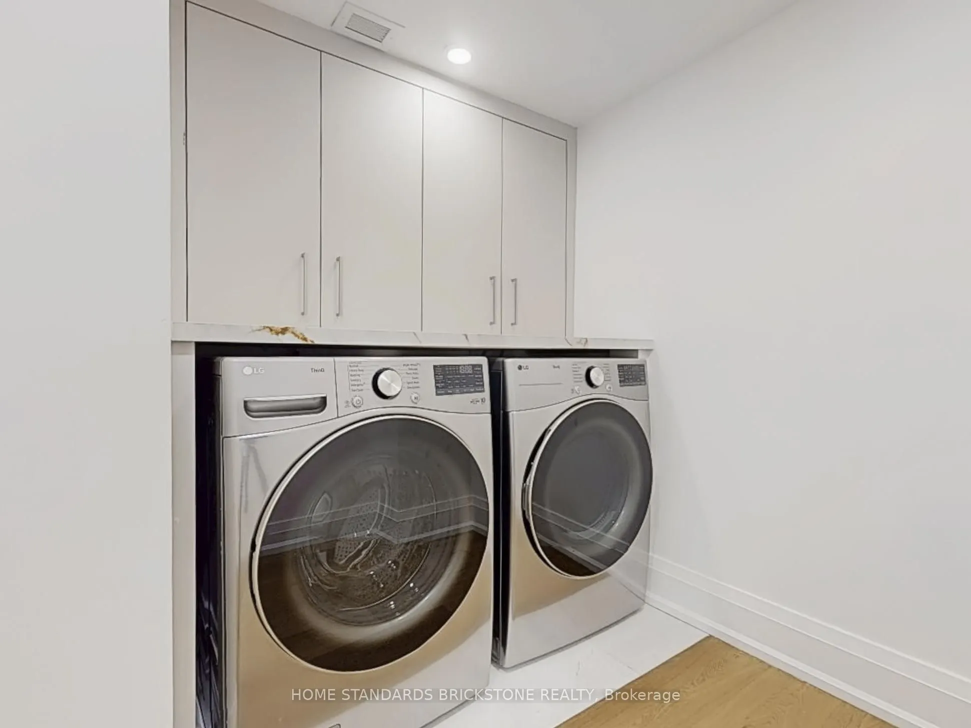 61 St Clair Avenue W, #1102