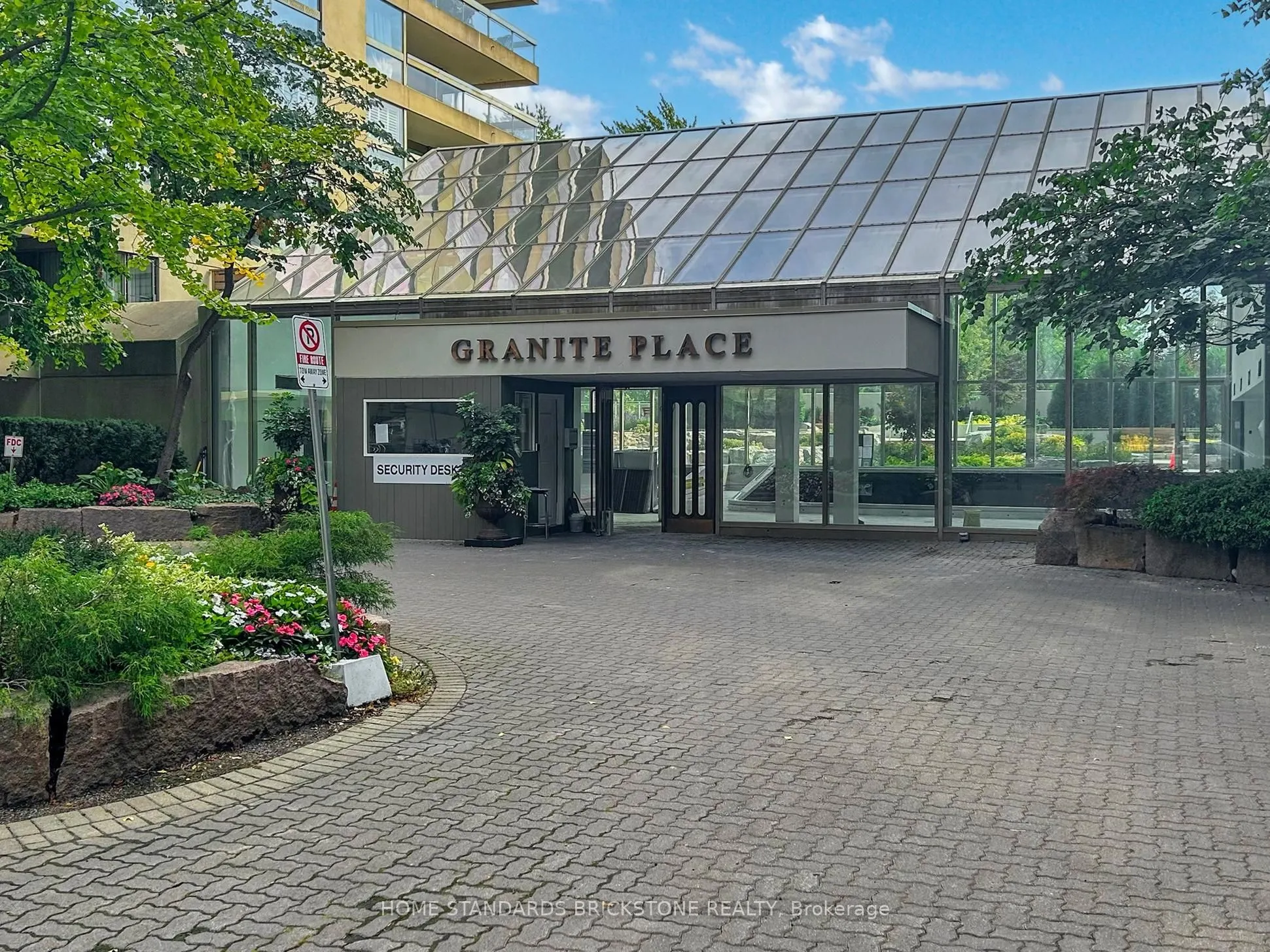 61 St Clair Avenue W, #1102