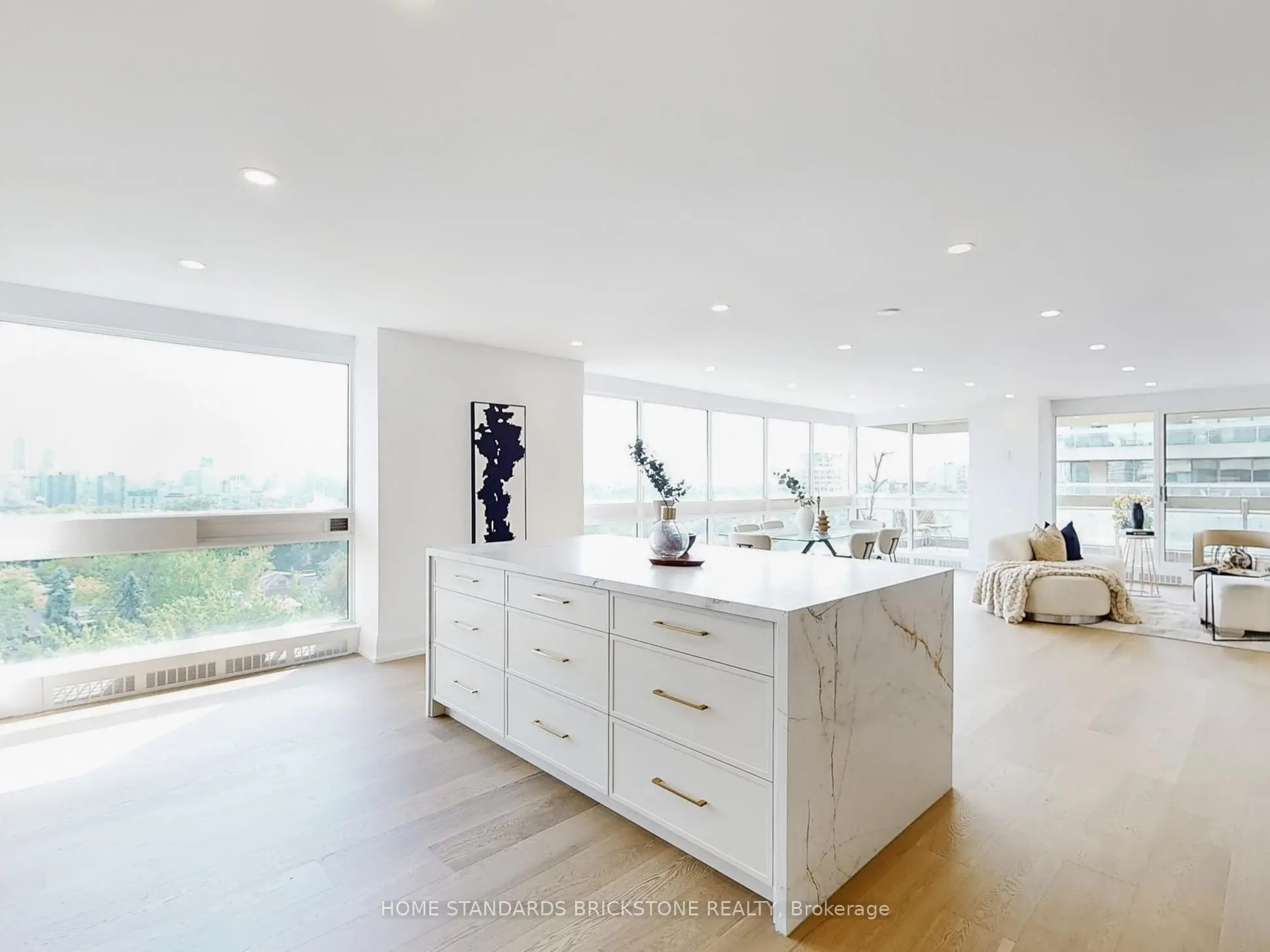 61 St Clair Avenue W, #1102