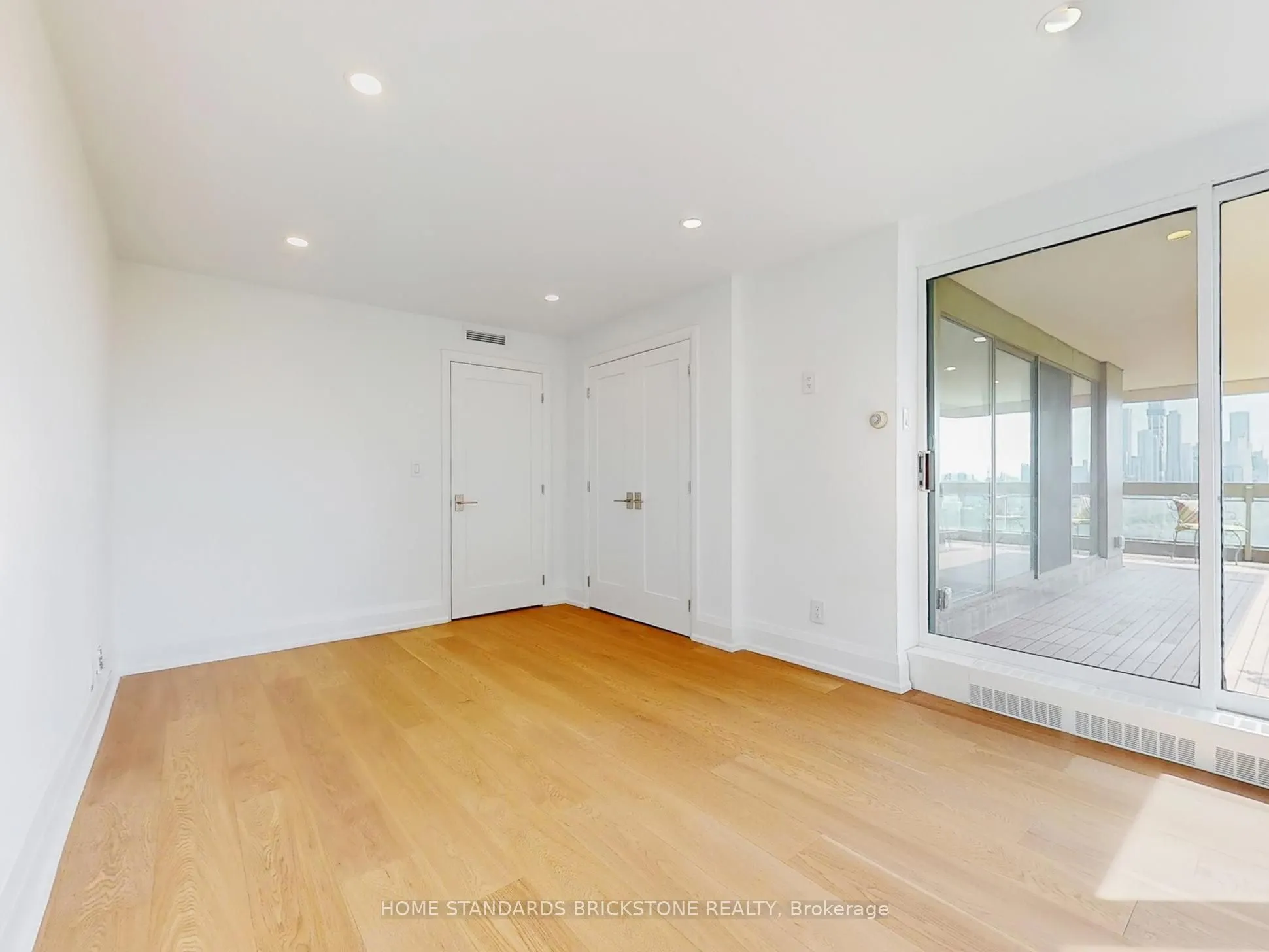 61 St Clair Avenue W, #1102