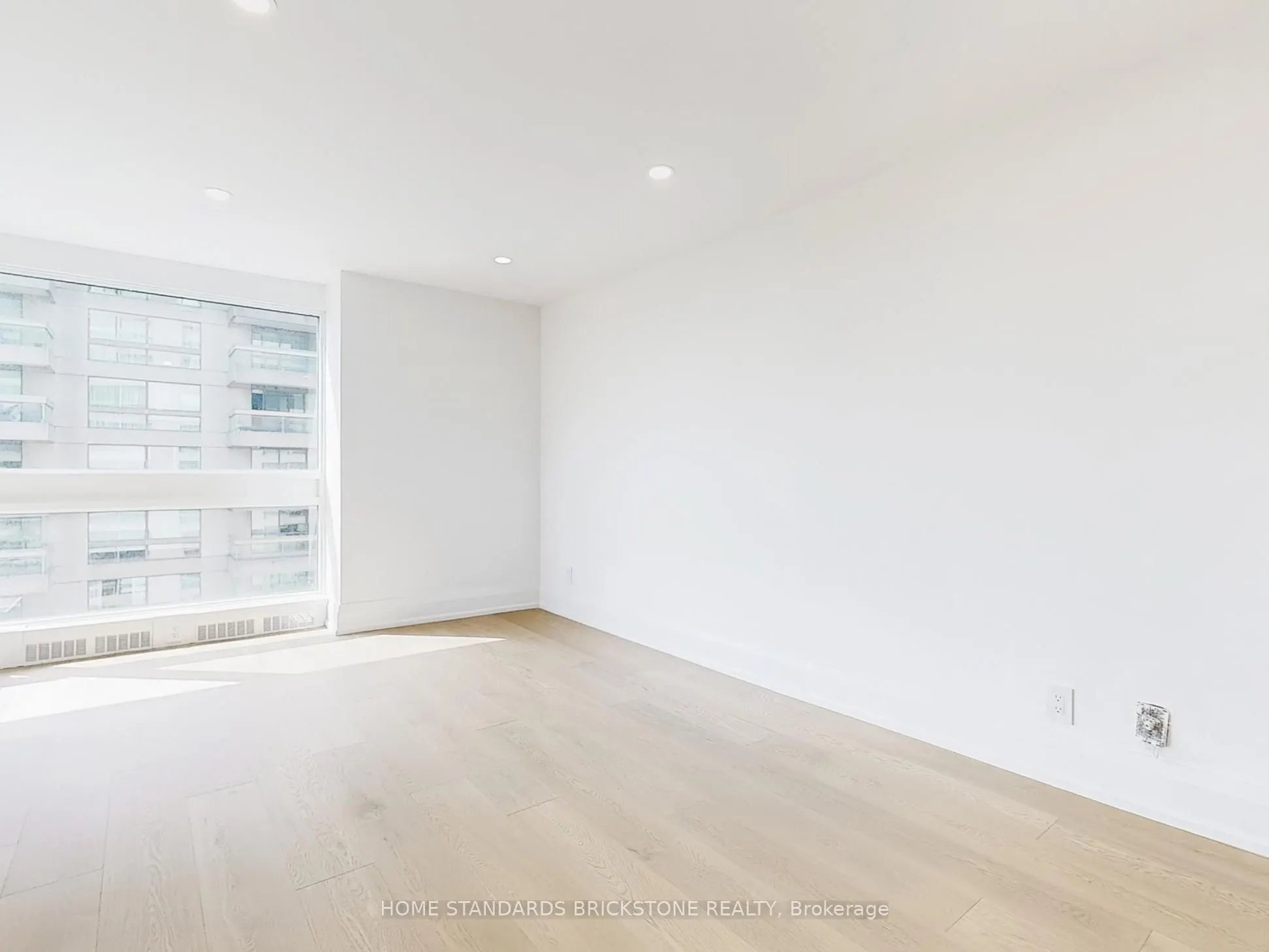 61 St Clair Avenue W, #1102
