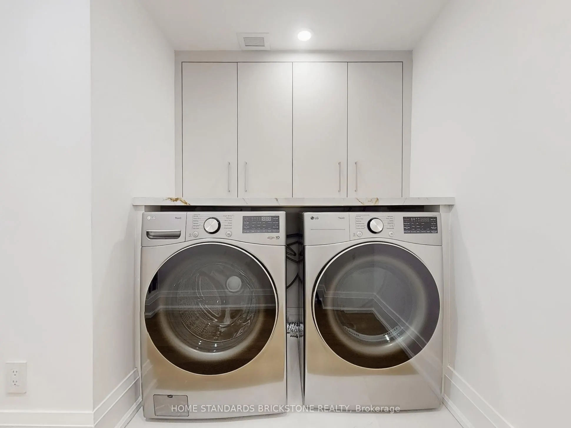 61 St Clair Avenue W, #1102