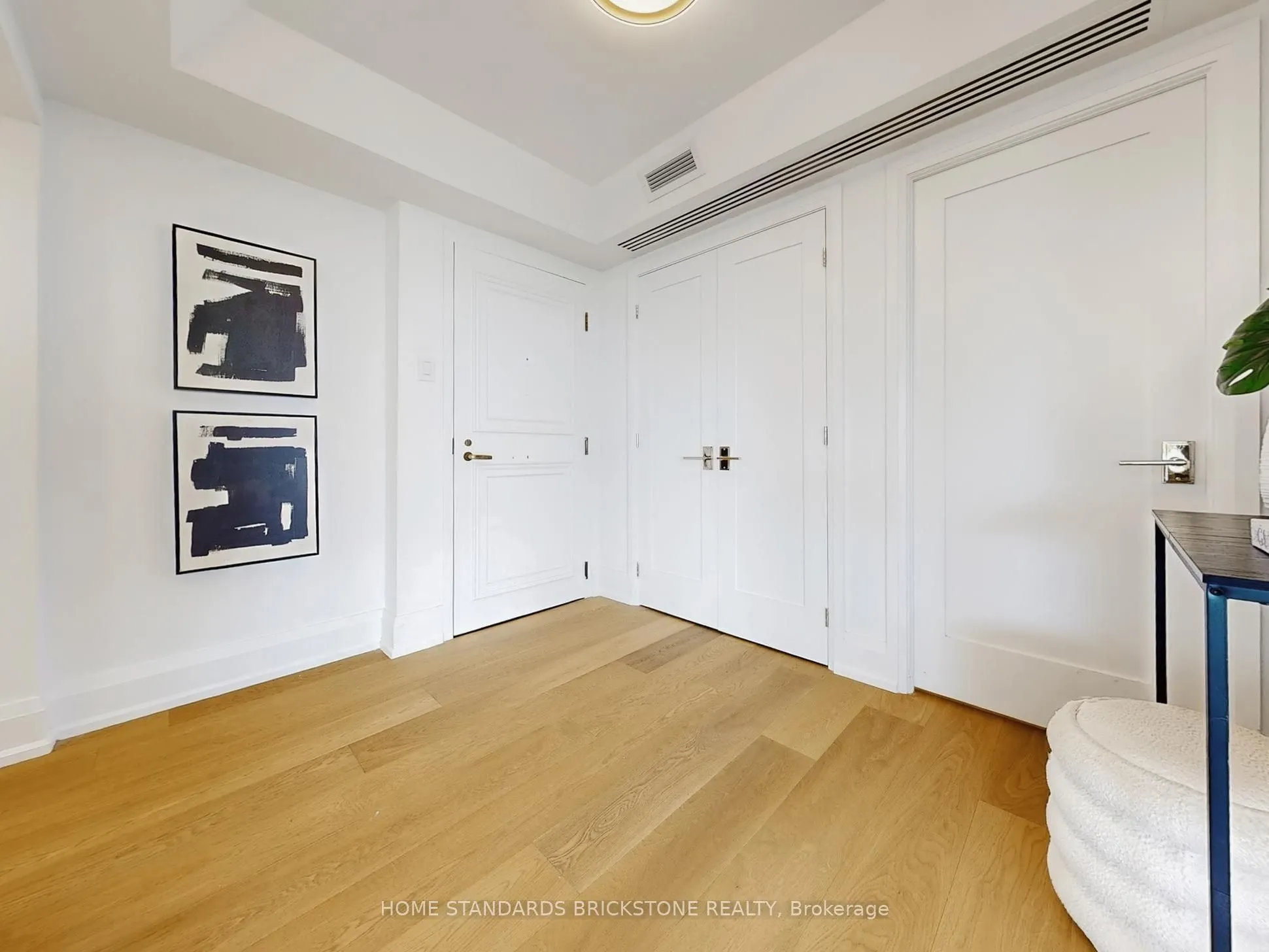 61 St Clair Avenue W, #1102
