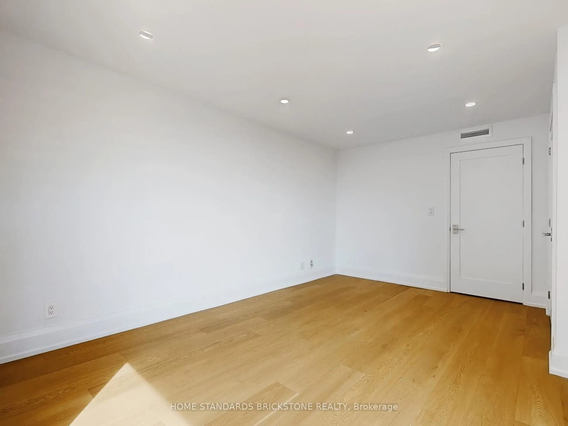 61 St Clair Avenue W, #1102