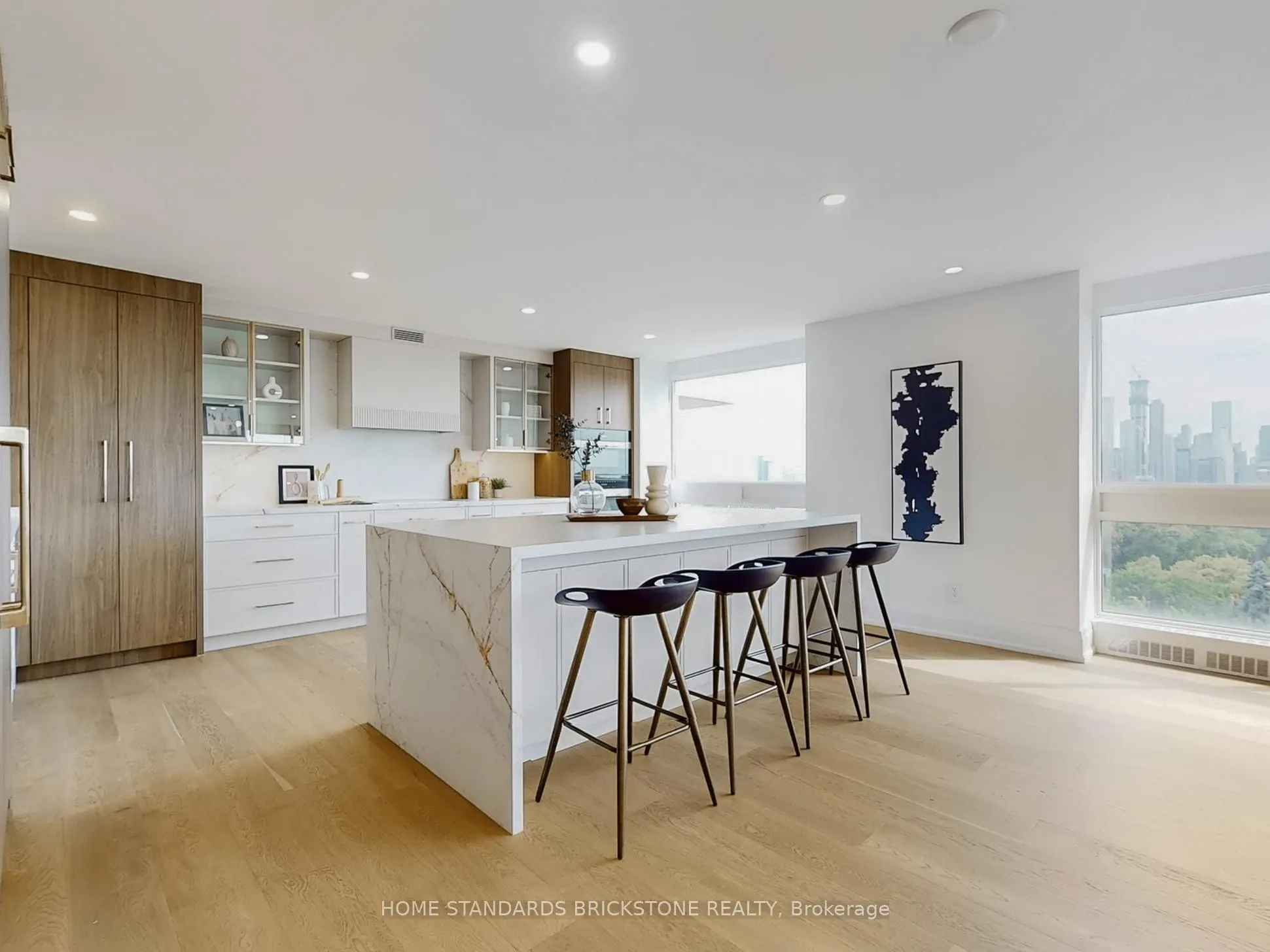 61 St Clair Avenue W, #1102