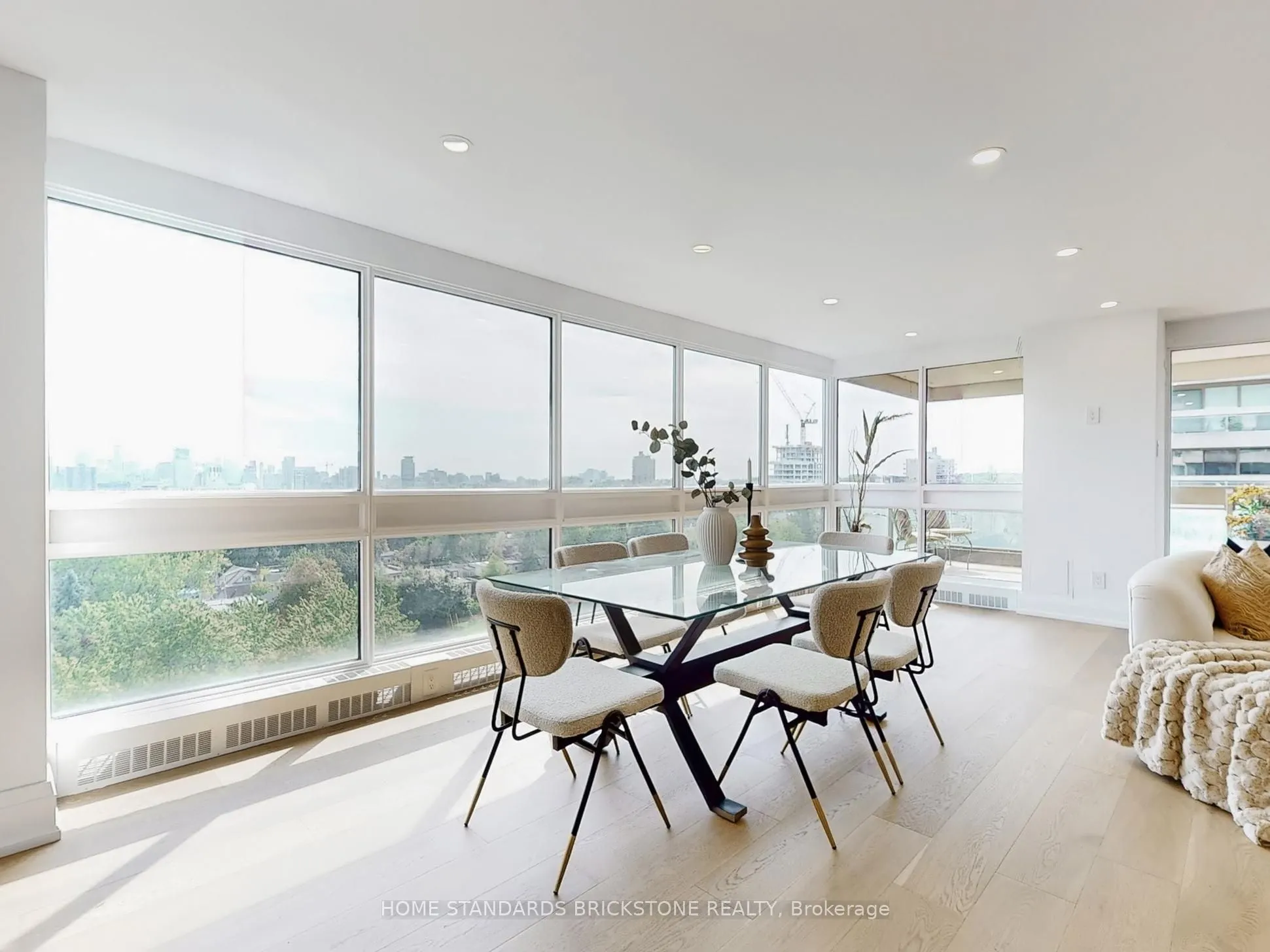 61 St Clair Avenue W, #1102