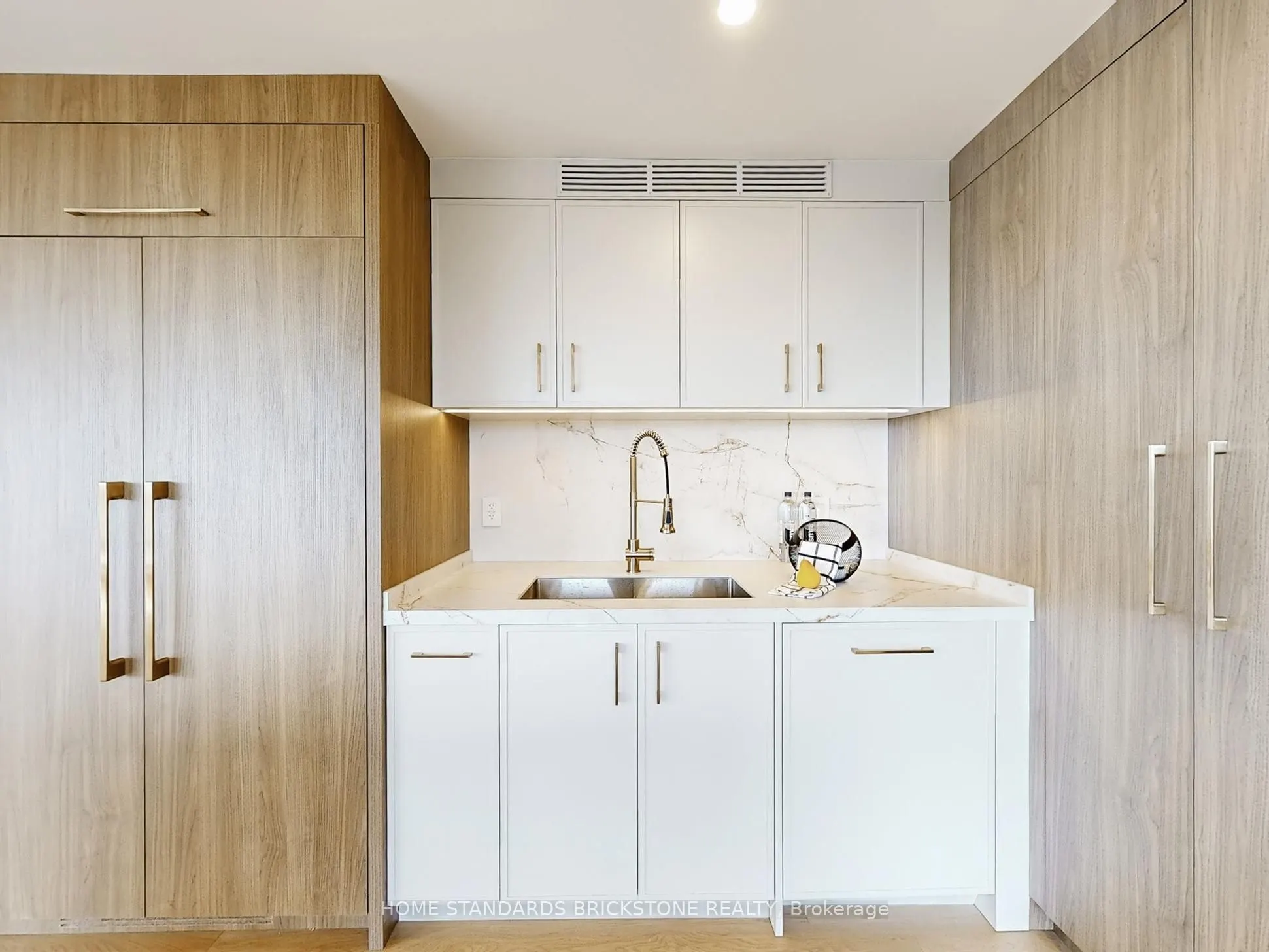 61 St Clair Avenue W, #1102