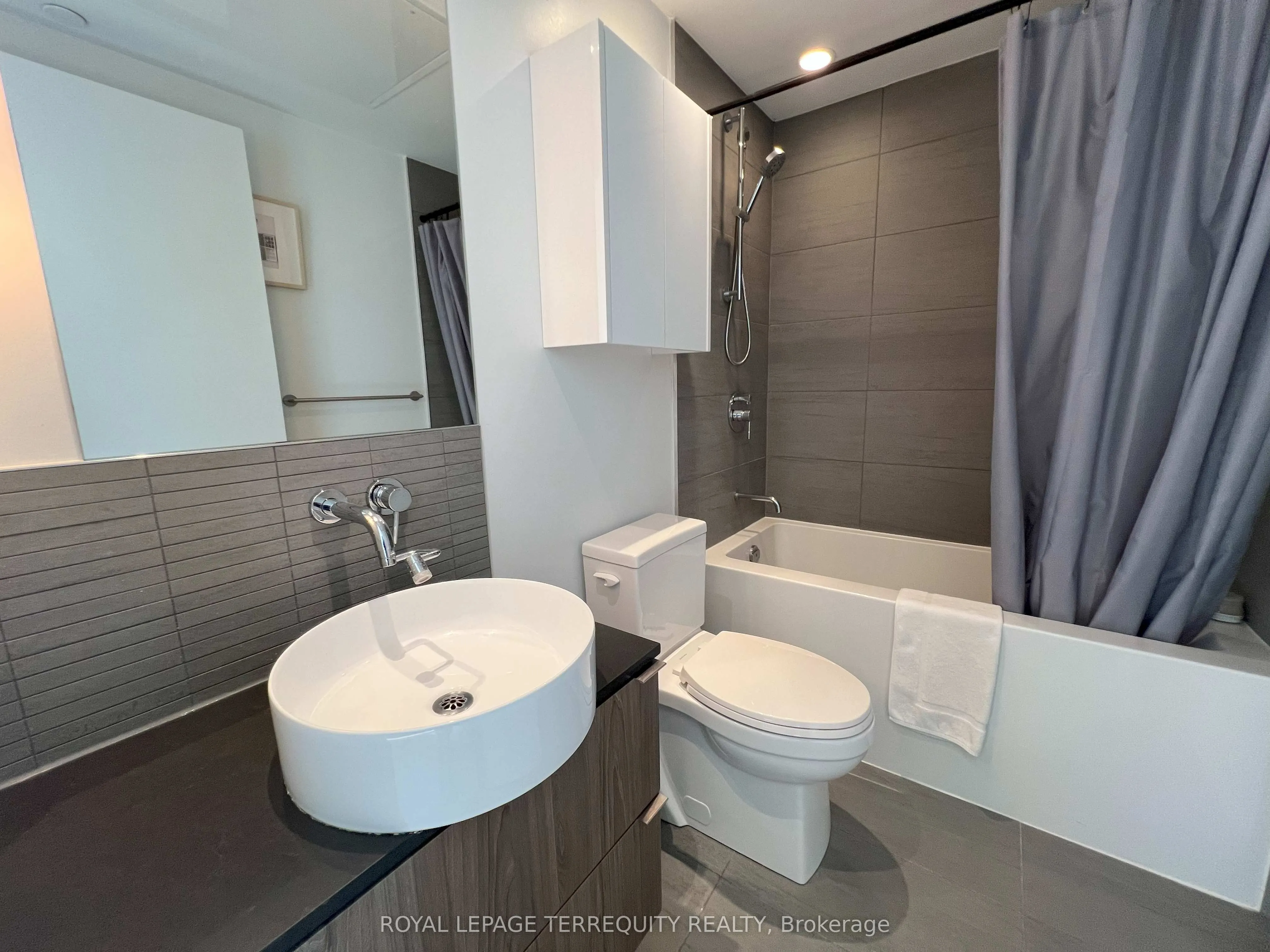 161 Roehampton Avenue, #3912