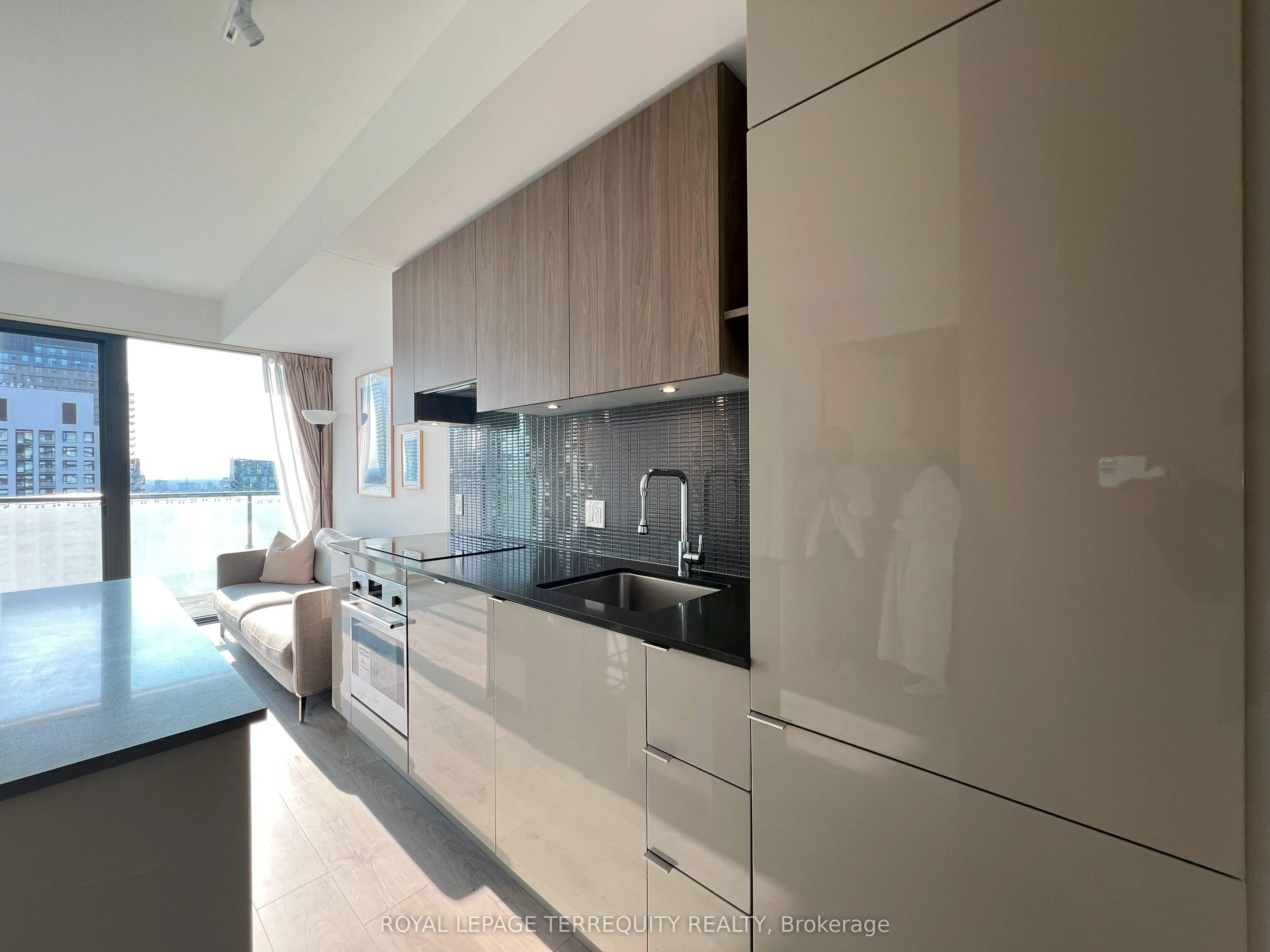 161 Roehampton Avenue, #3912