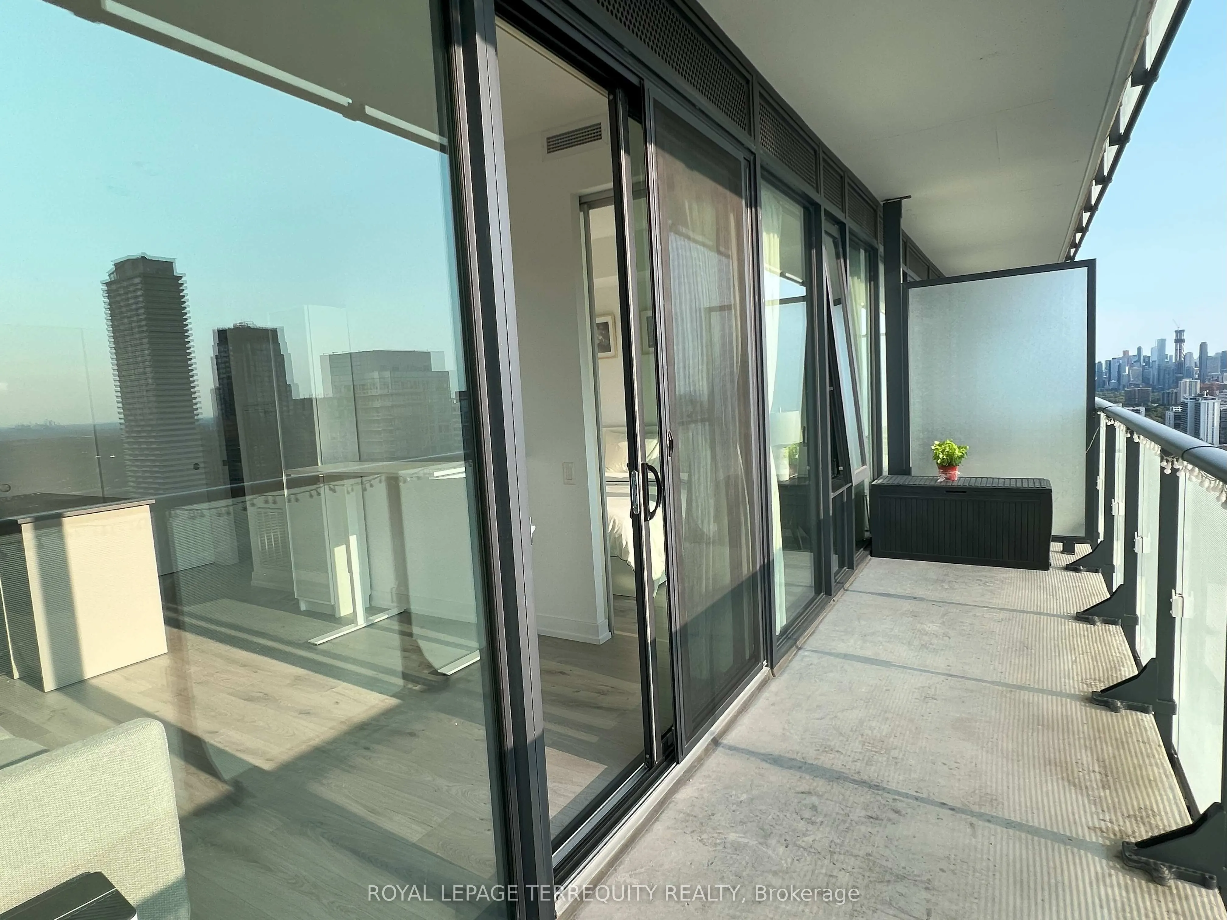 161 Roehampton Avenue, #3912