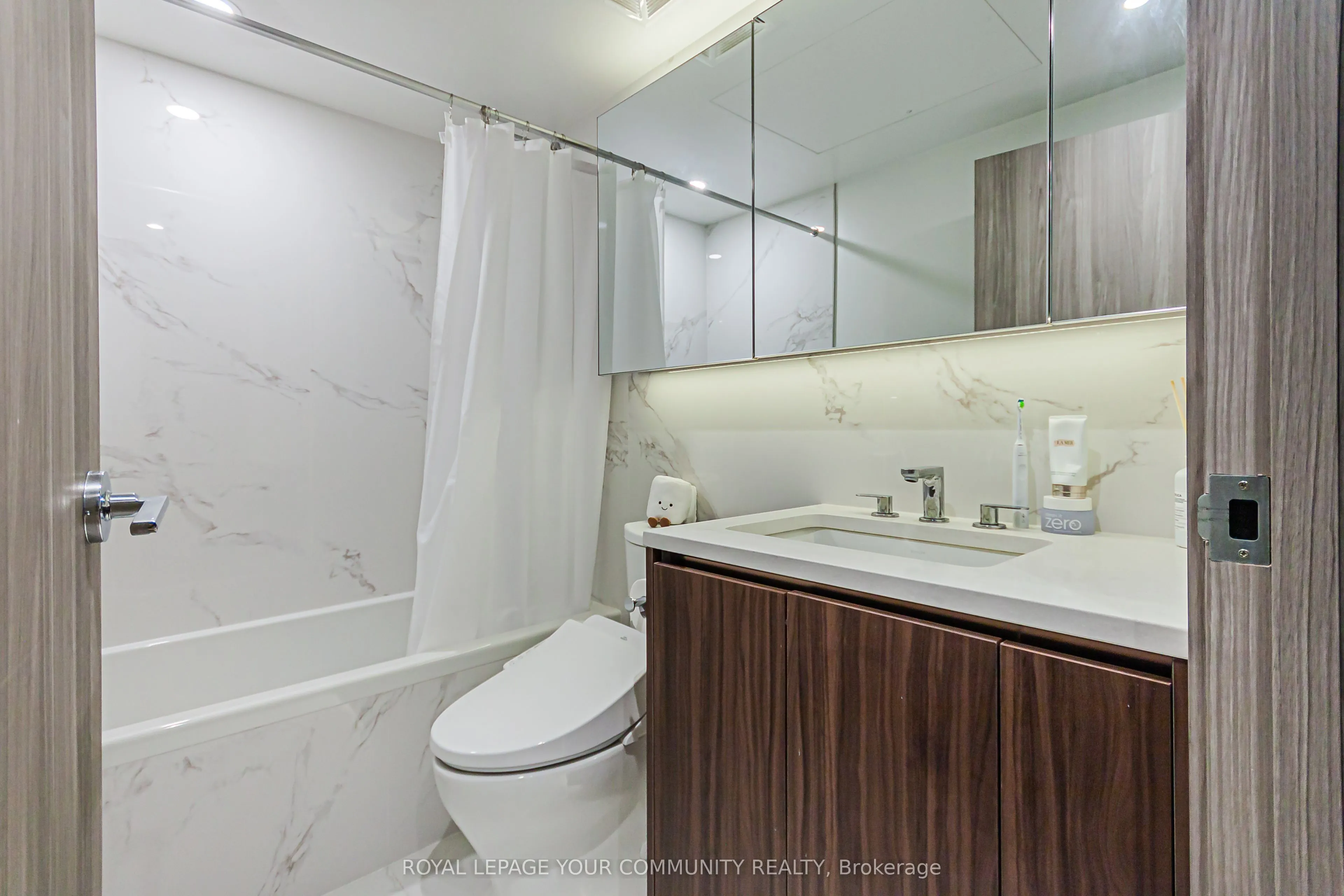 27 McMahon Drive, #1801