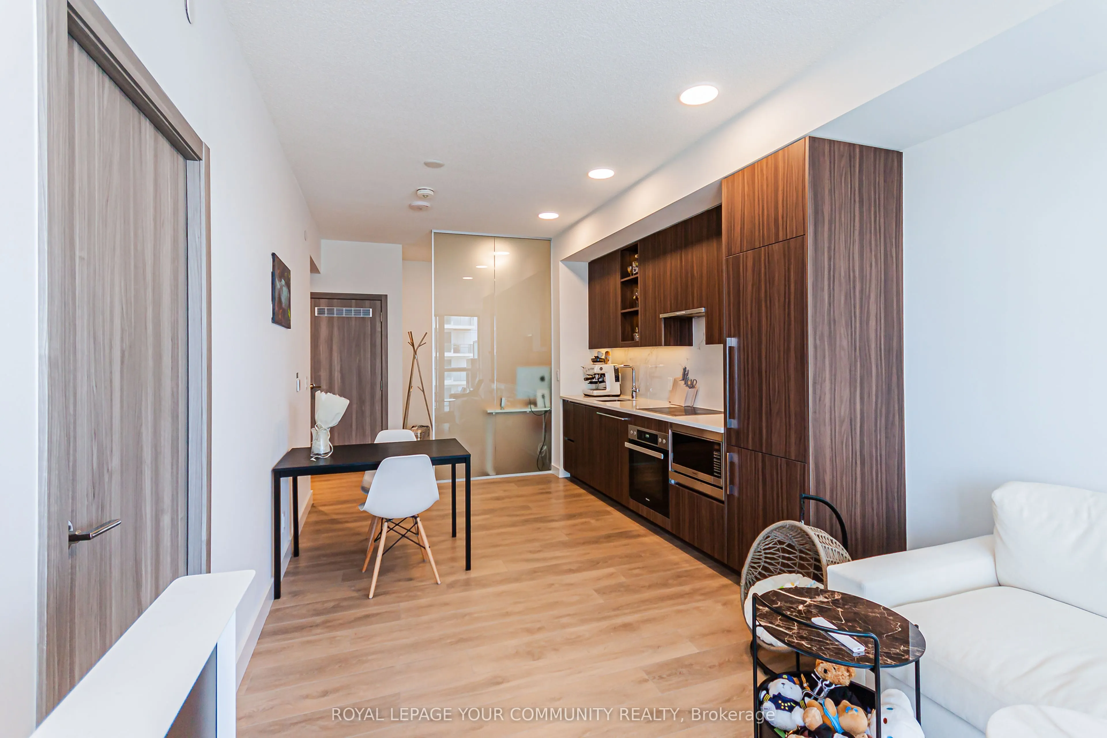27 McMahon Drive, #1801