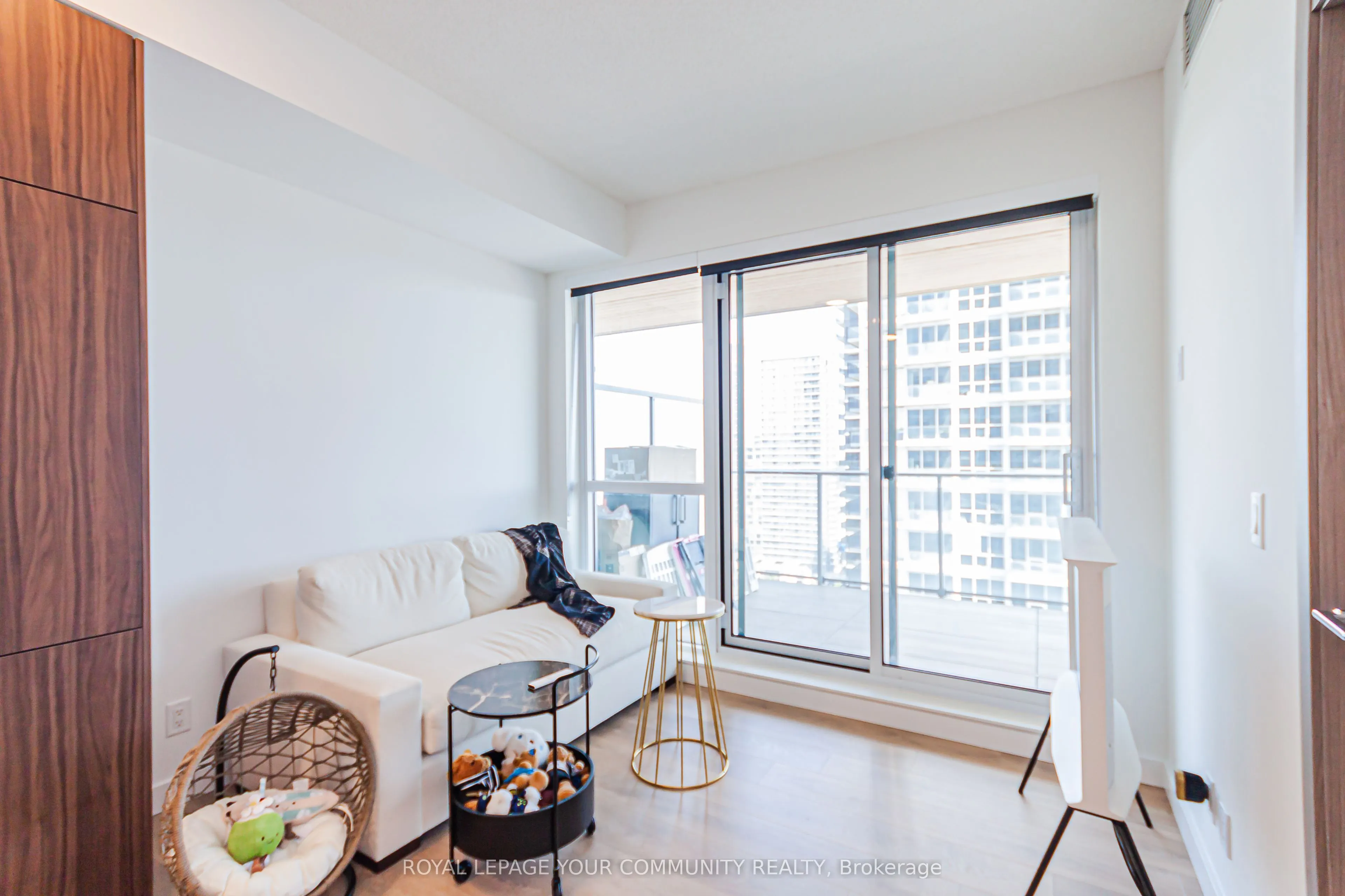 27 McMahon Drive, #1801