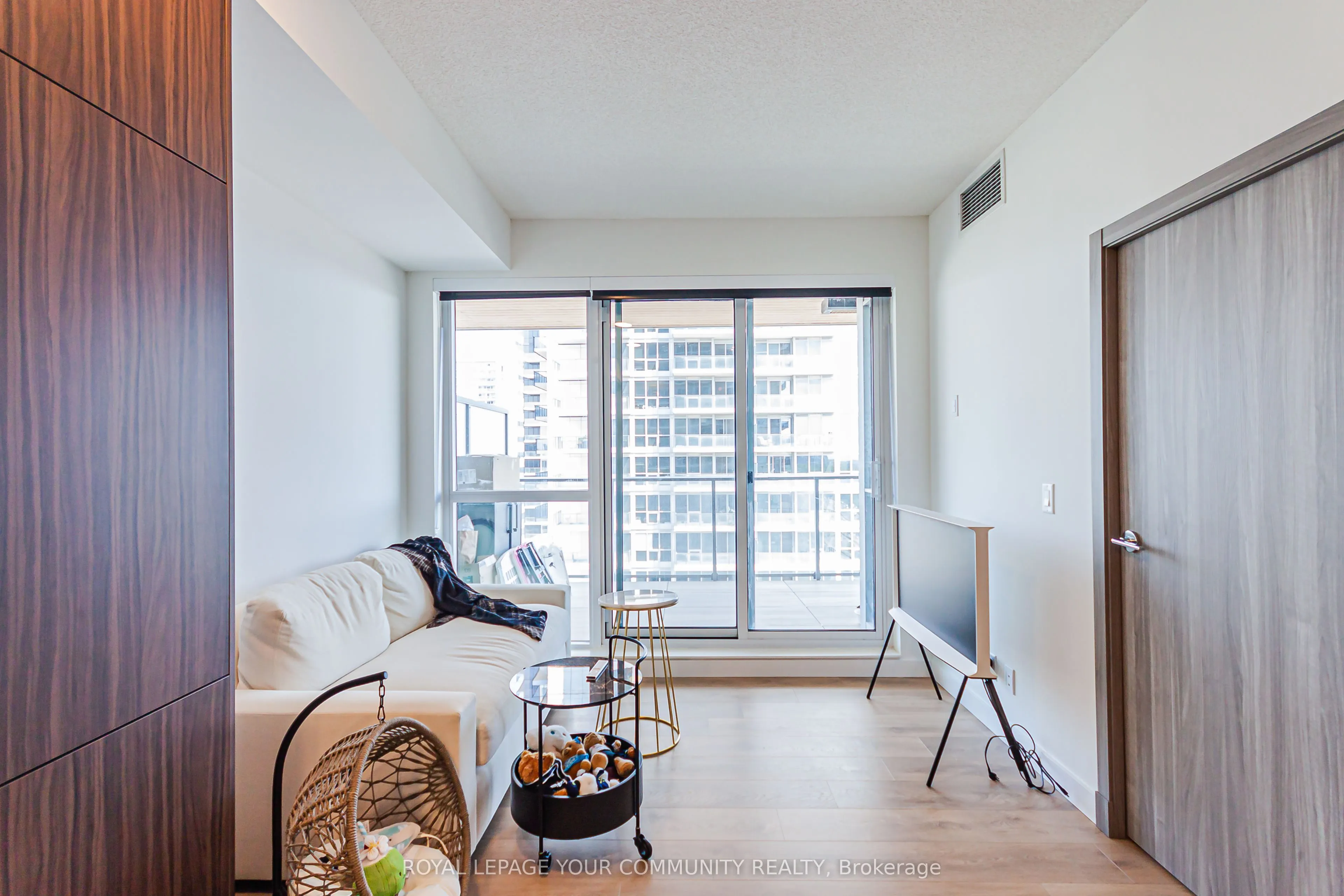 27 McMahon Drive, #1801